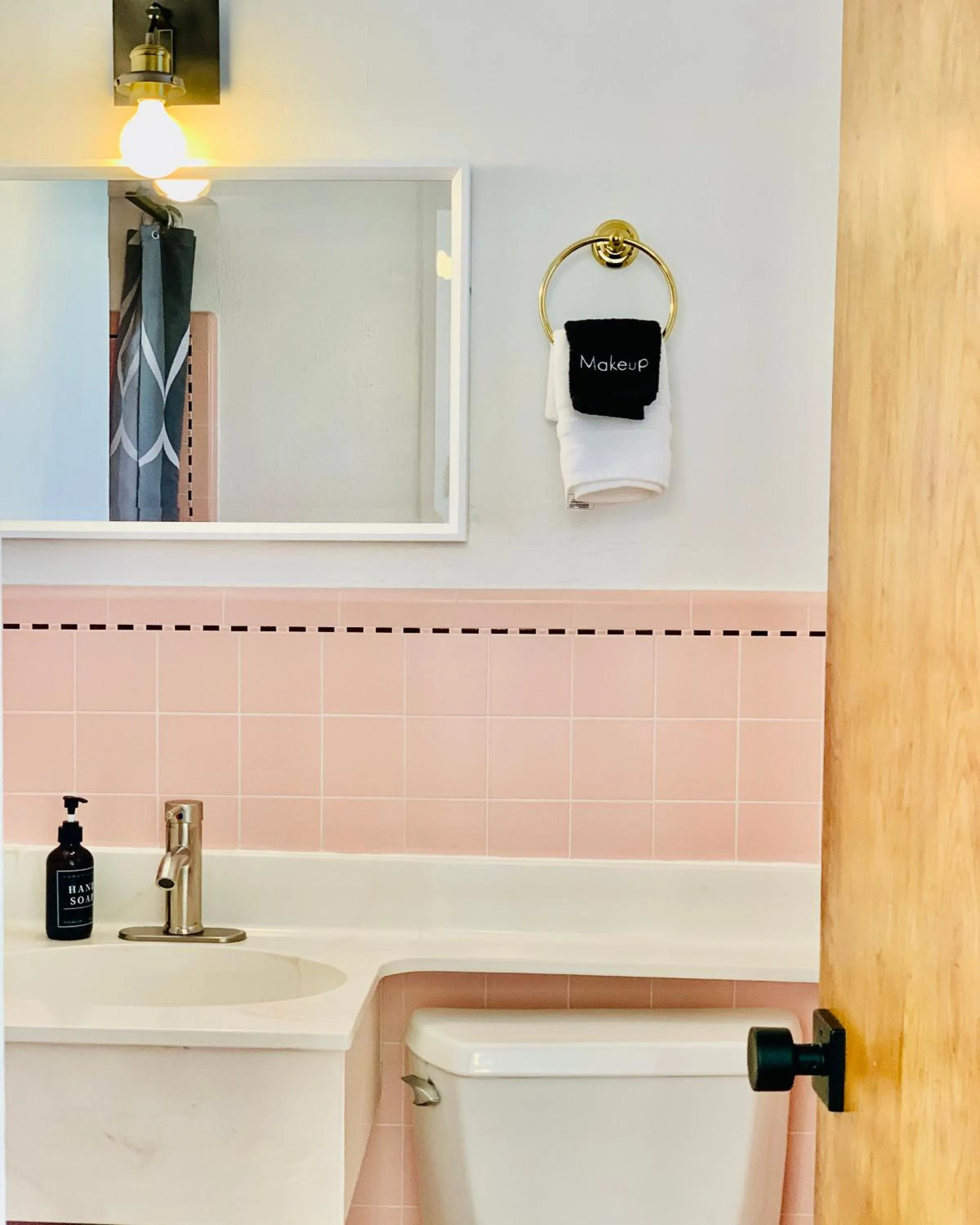Bathroom in Dragonfly Motor Lodge