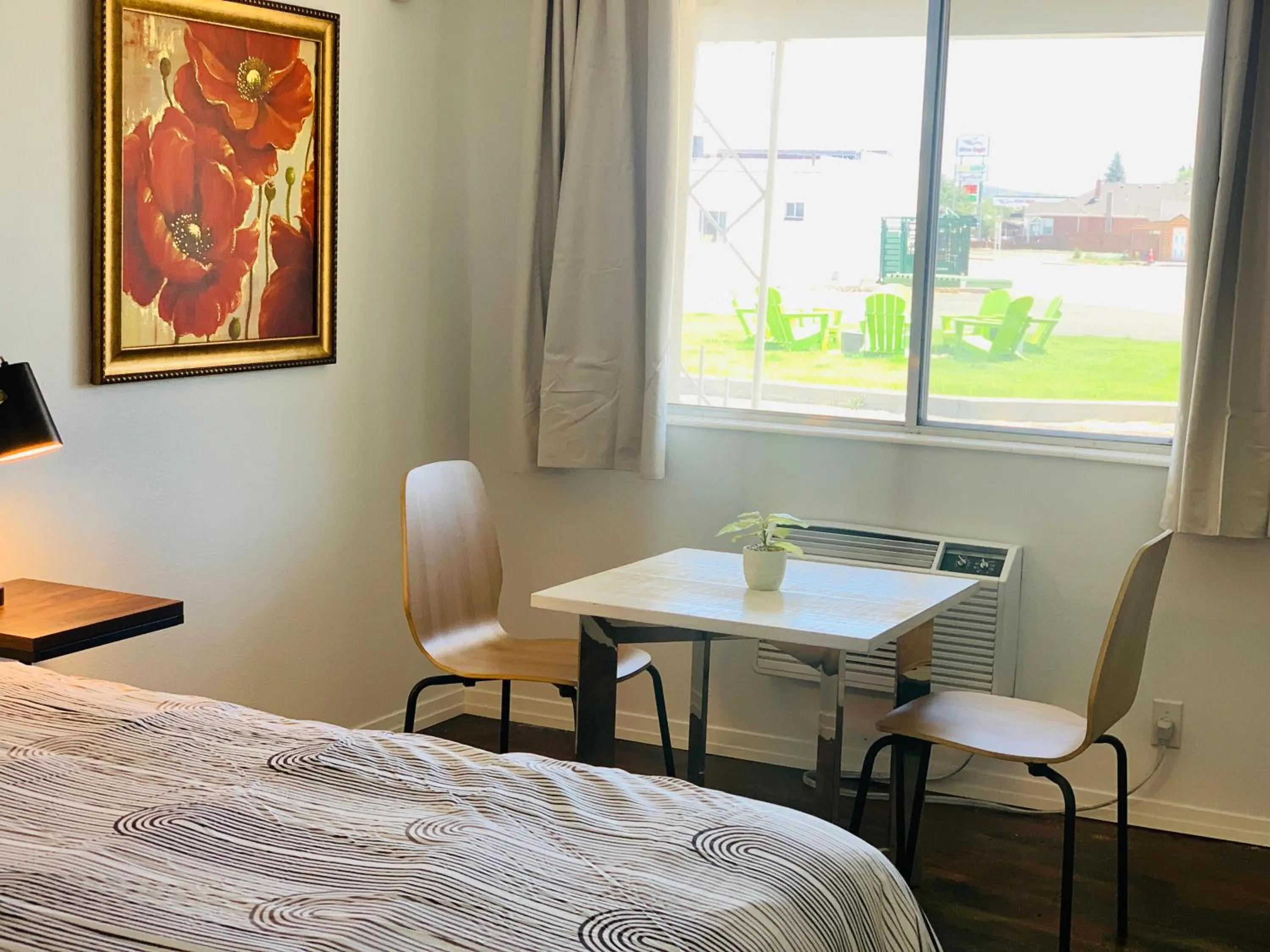 Bed in Dragonfly Motor Lodge