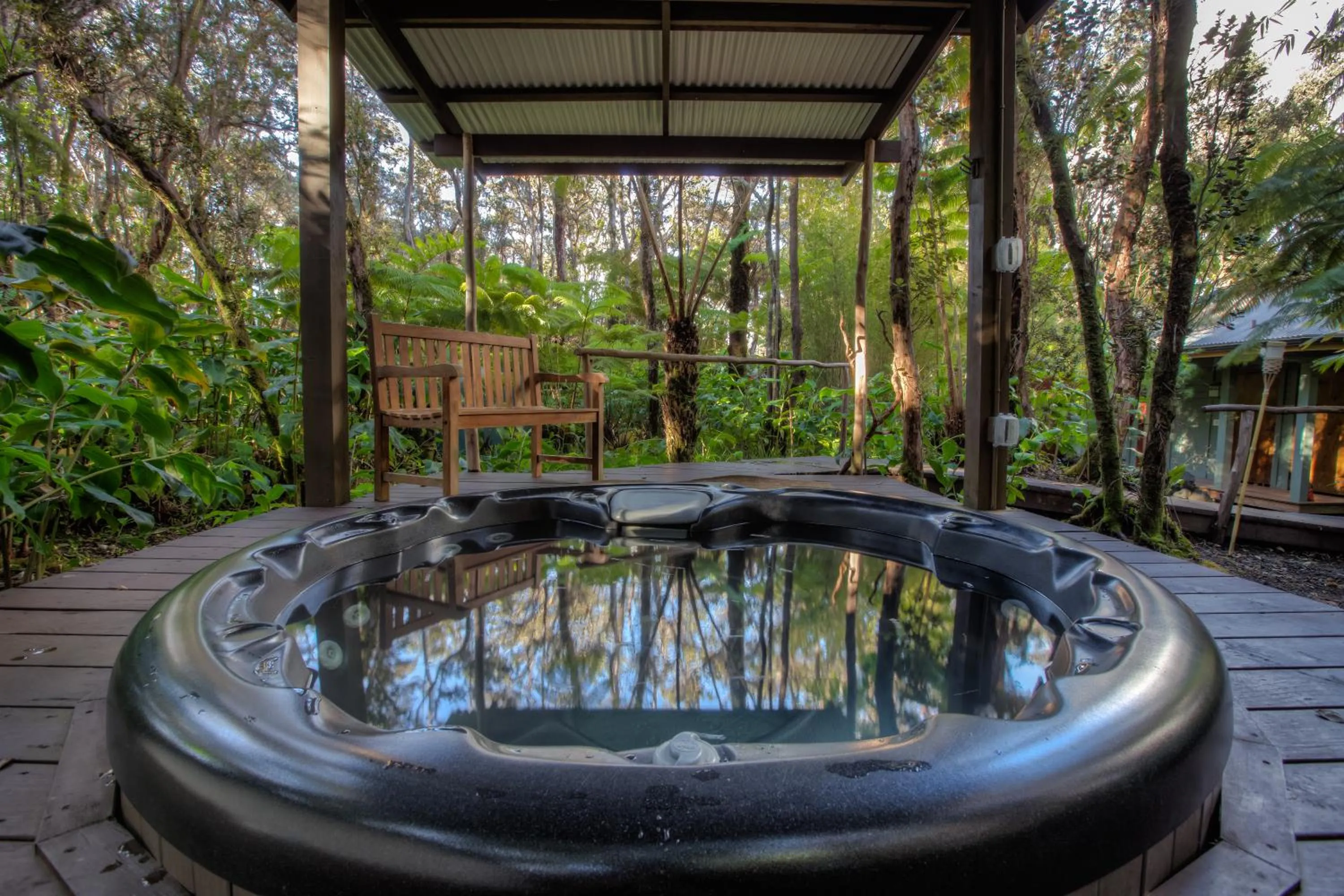 Hot Tub in Volcano Mist Cottage