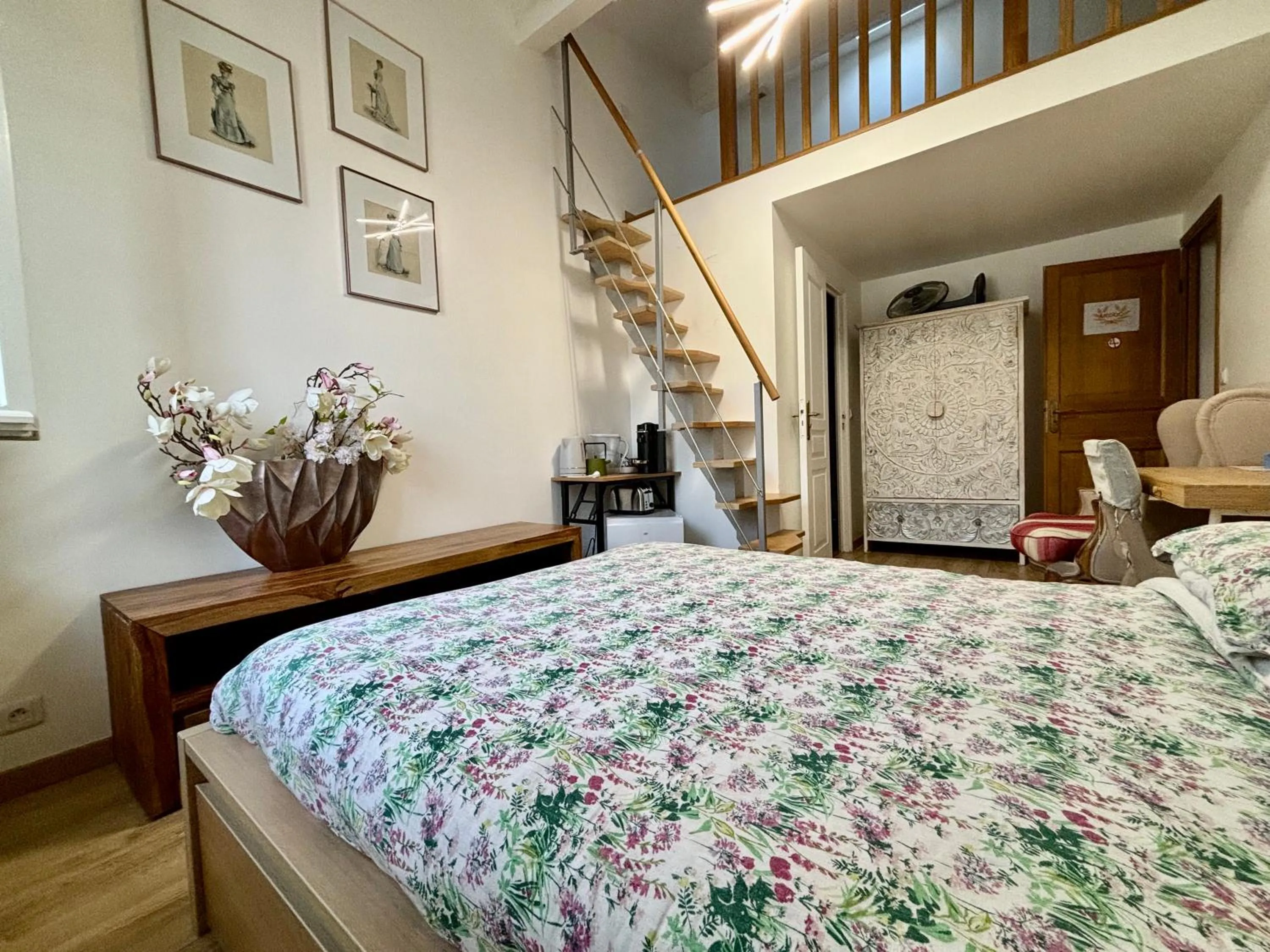 Bedroom, Bed in TANG Home-Bordeaux Hyper Centre