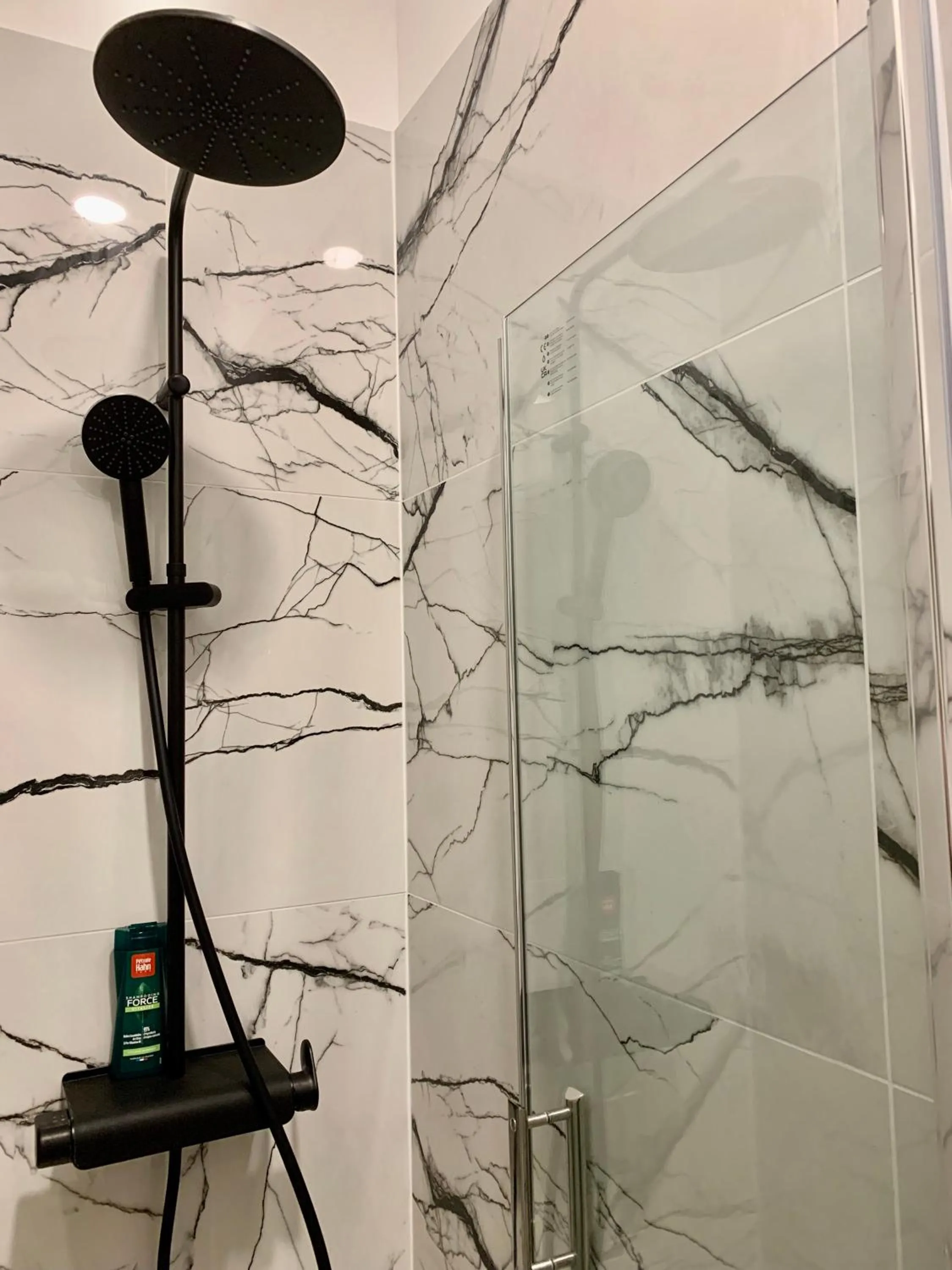 Bathroom in TANG Home-Bordeaux Hyper Centre