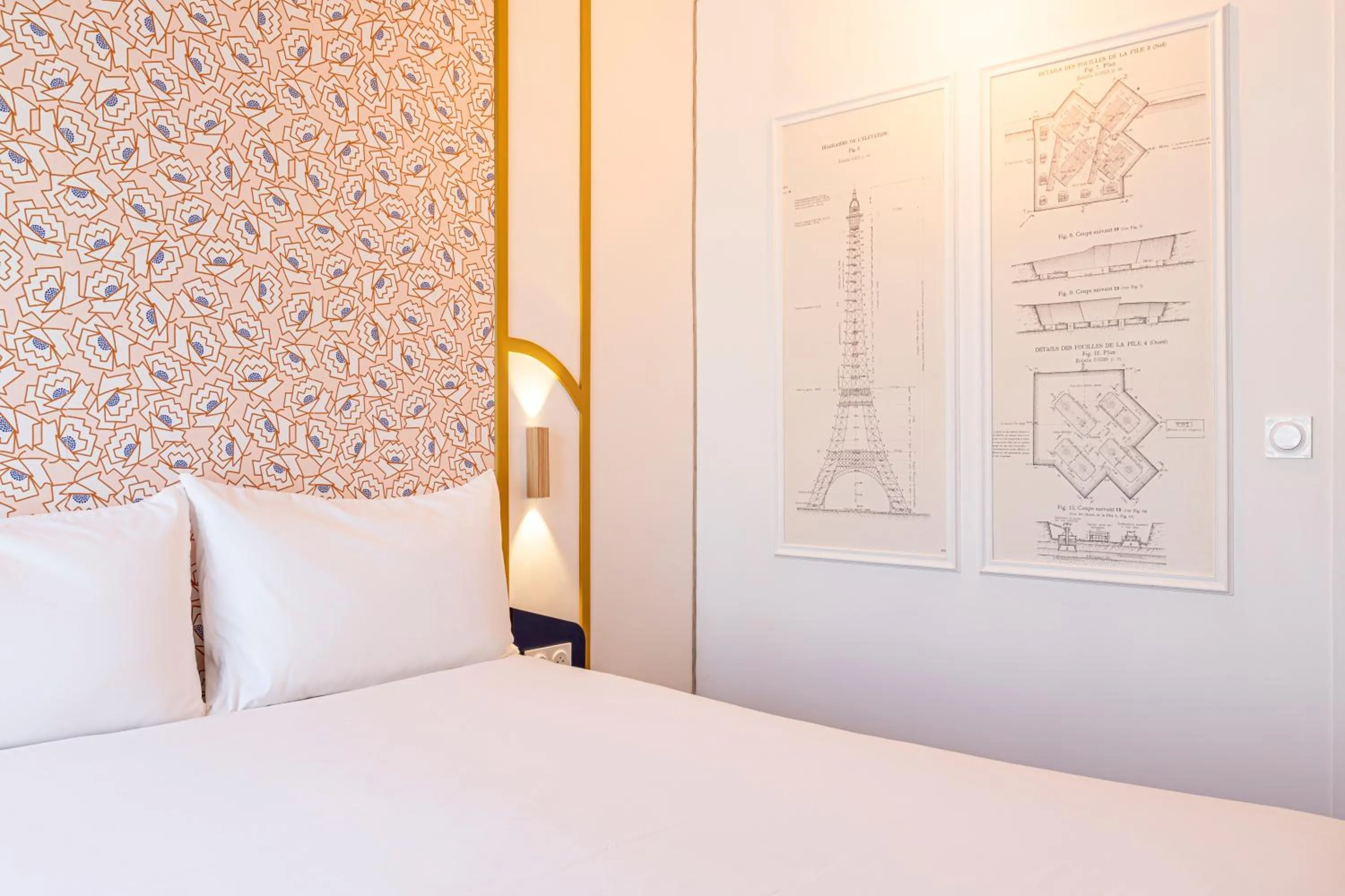 Bedroom, Bed in ibis Styles Paris Eiffel Cambronne