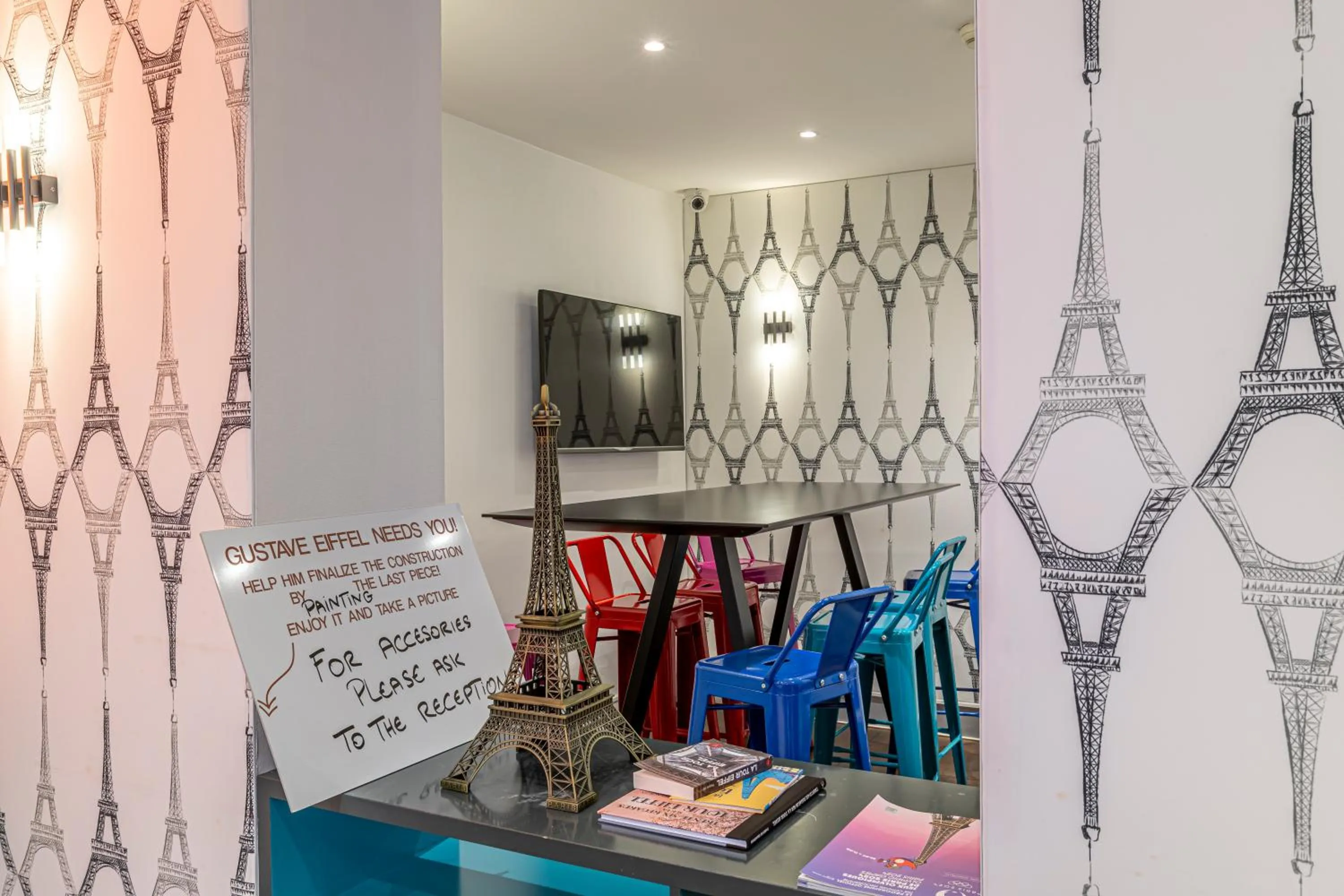 Living room in ibis Styles Paris Eiffel Cambronne