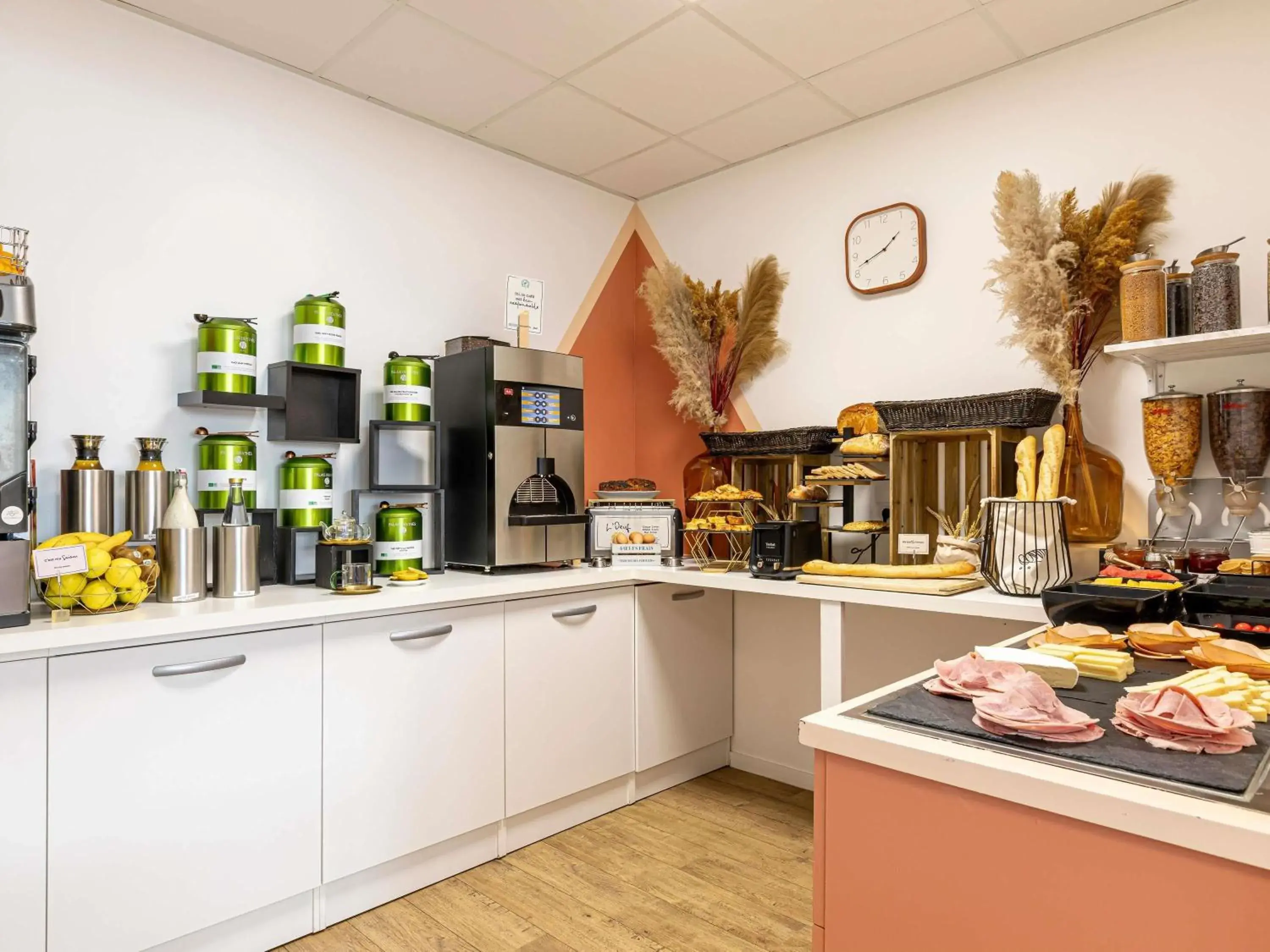 Property building in ibis Styles Paris Eiffel Cambronne Property building in ibis Styles Paris Eiffel Cambronne