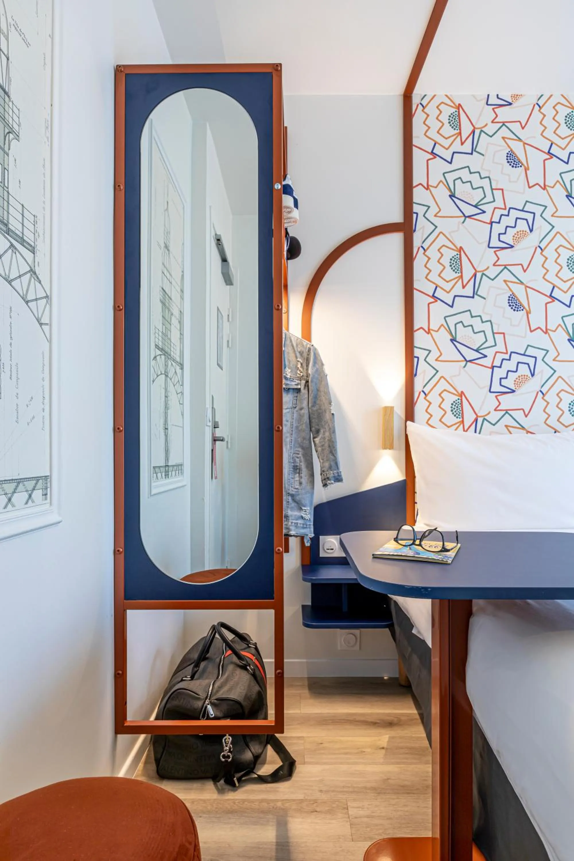 Bedroom, Bed in ibis Styles Paris Eiffel Cambronne