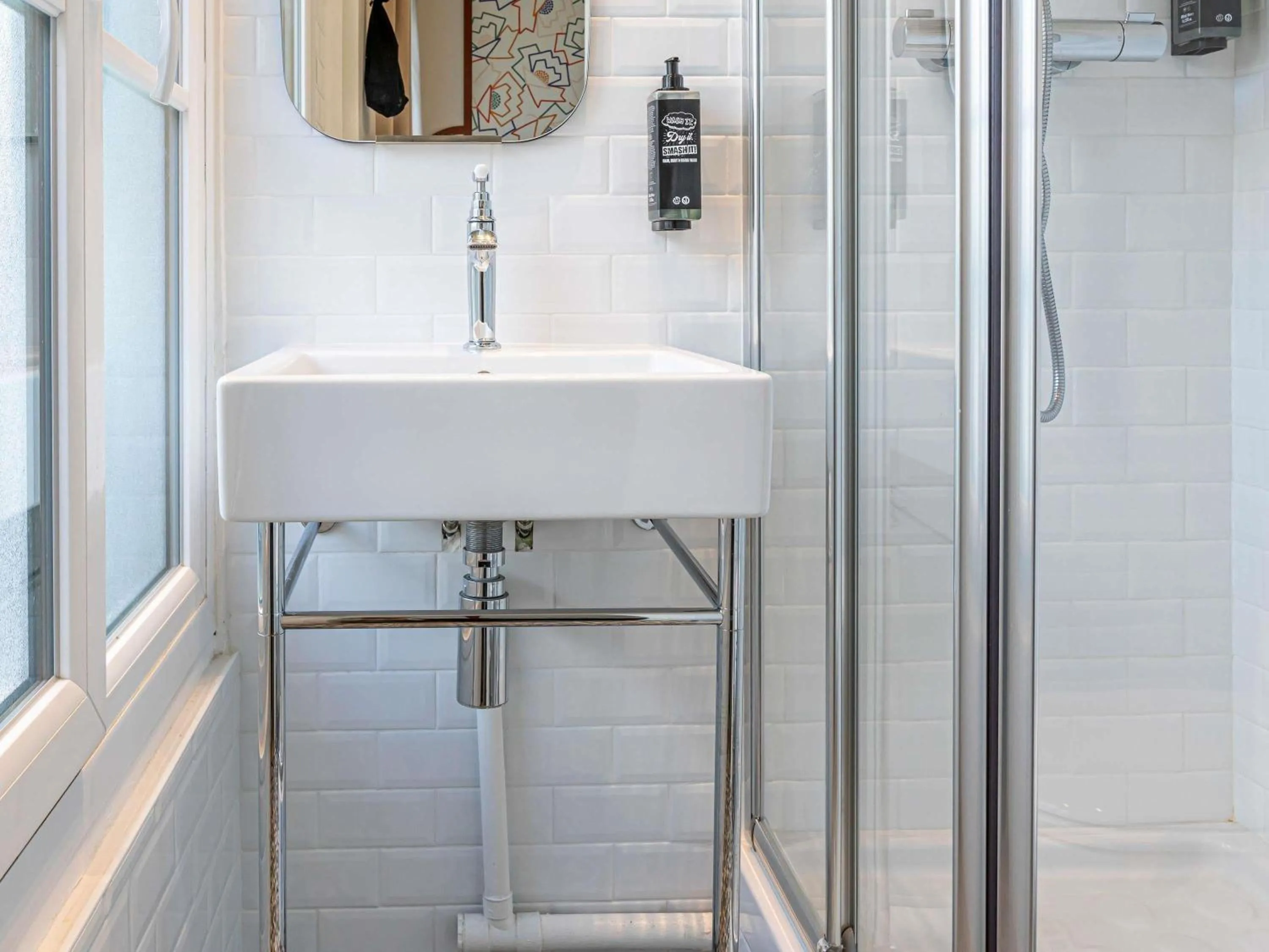 Bedroom in ibis Styles Paris Eiffel Cambronne