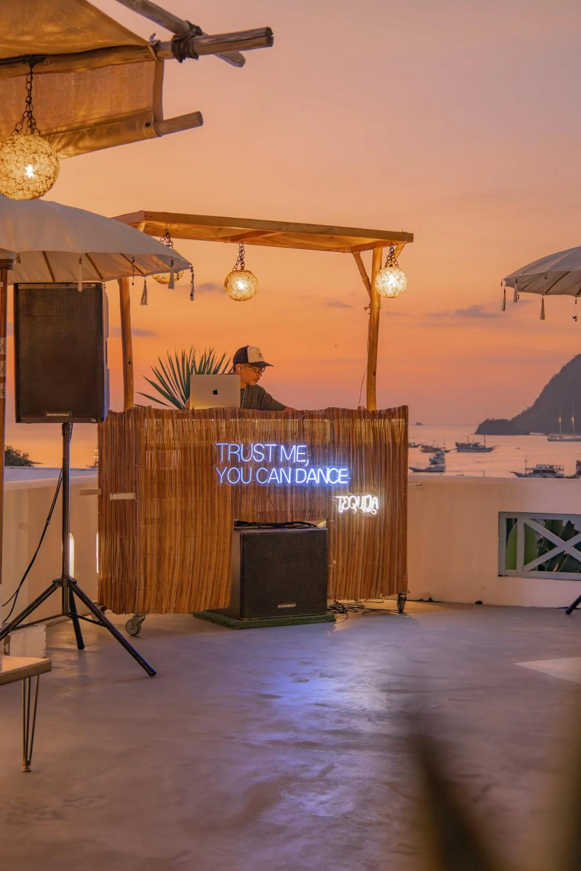 Nightclub / DJ in Seaesta Komodo Hotel & Hostel