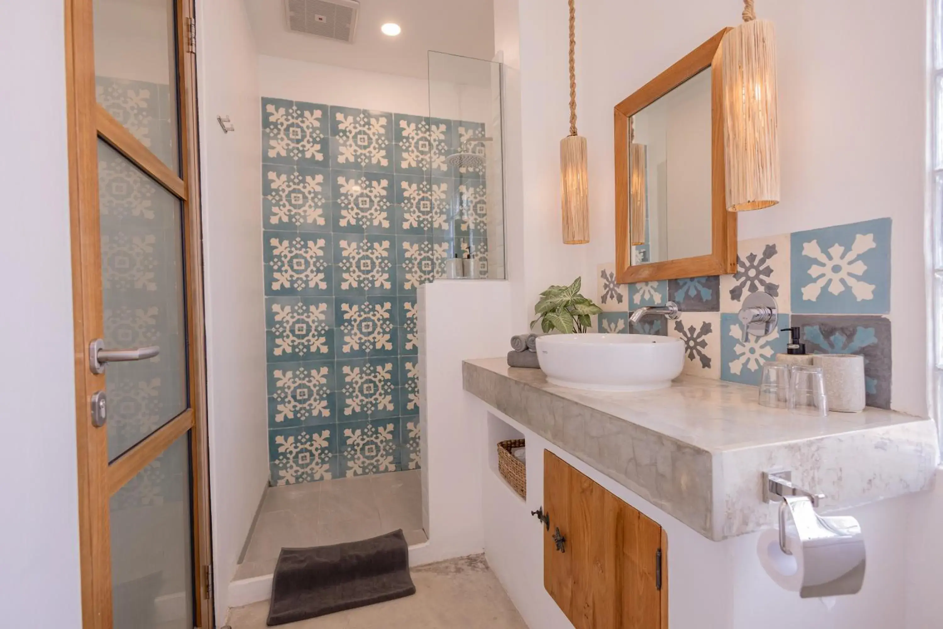 Bathroom in Seaesta Komodo Hotel & Hostel Bathroom in Seaesta Komodo Hotel & Hostel