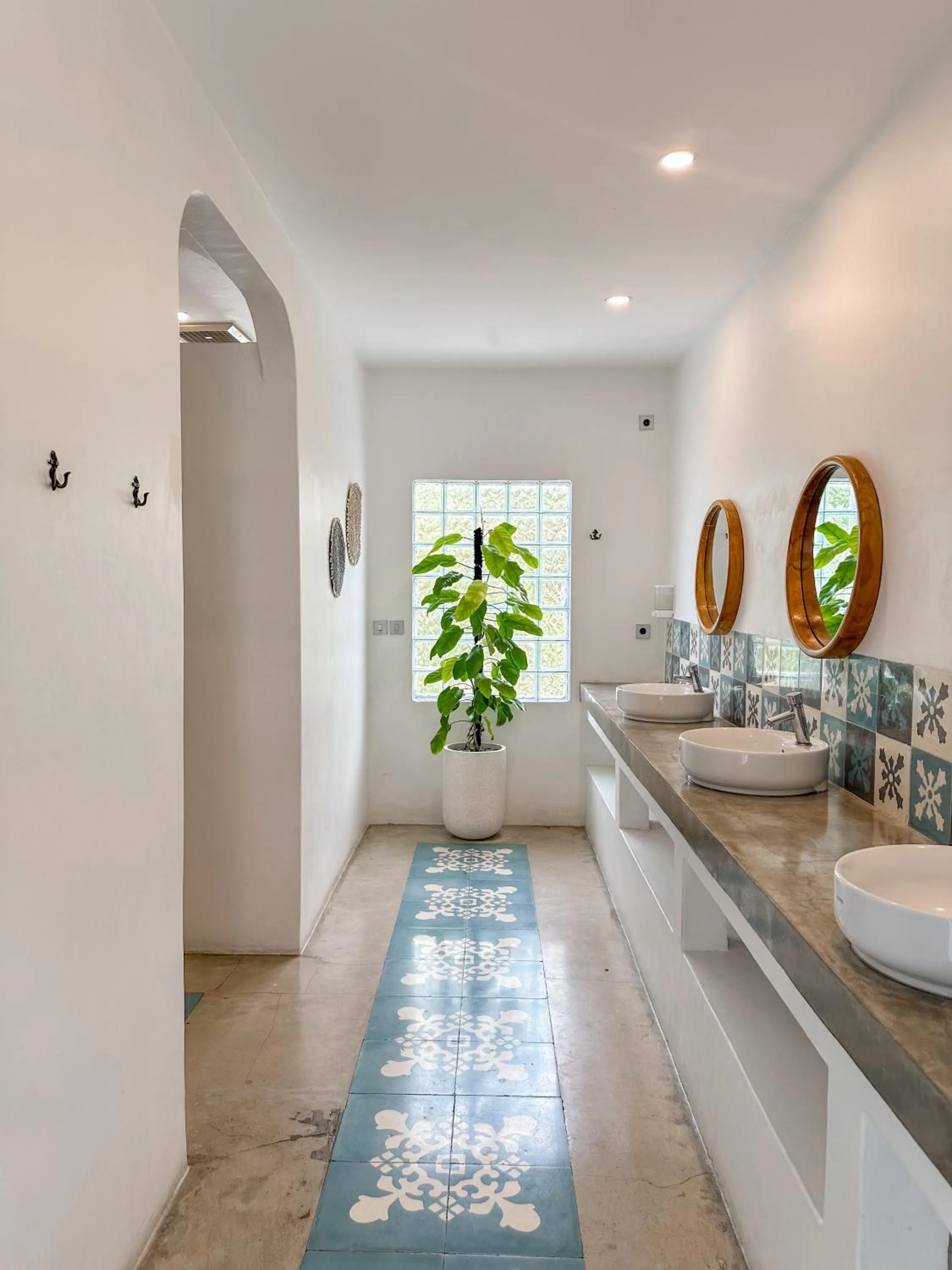 Toilet in Seaesta Komodo Hotel & Hostel