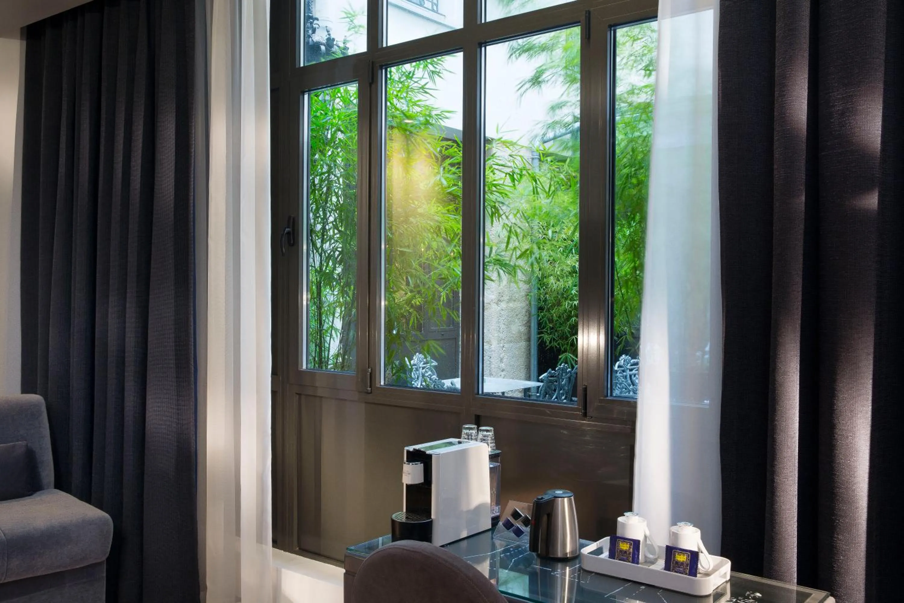 Day in Hotel Mademoiselle