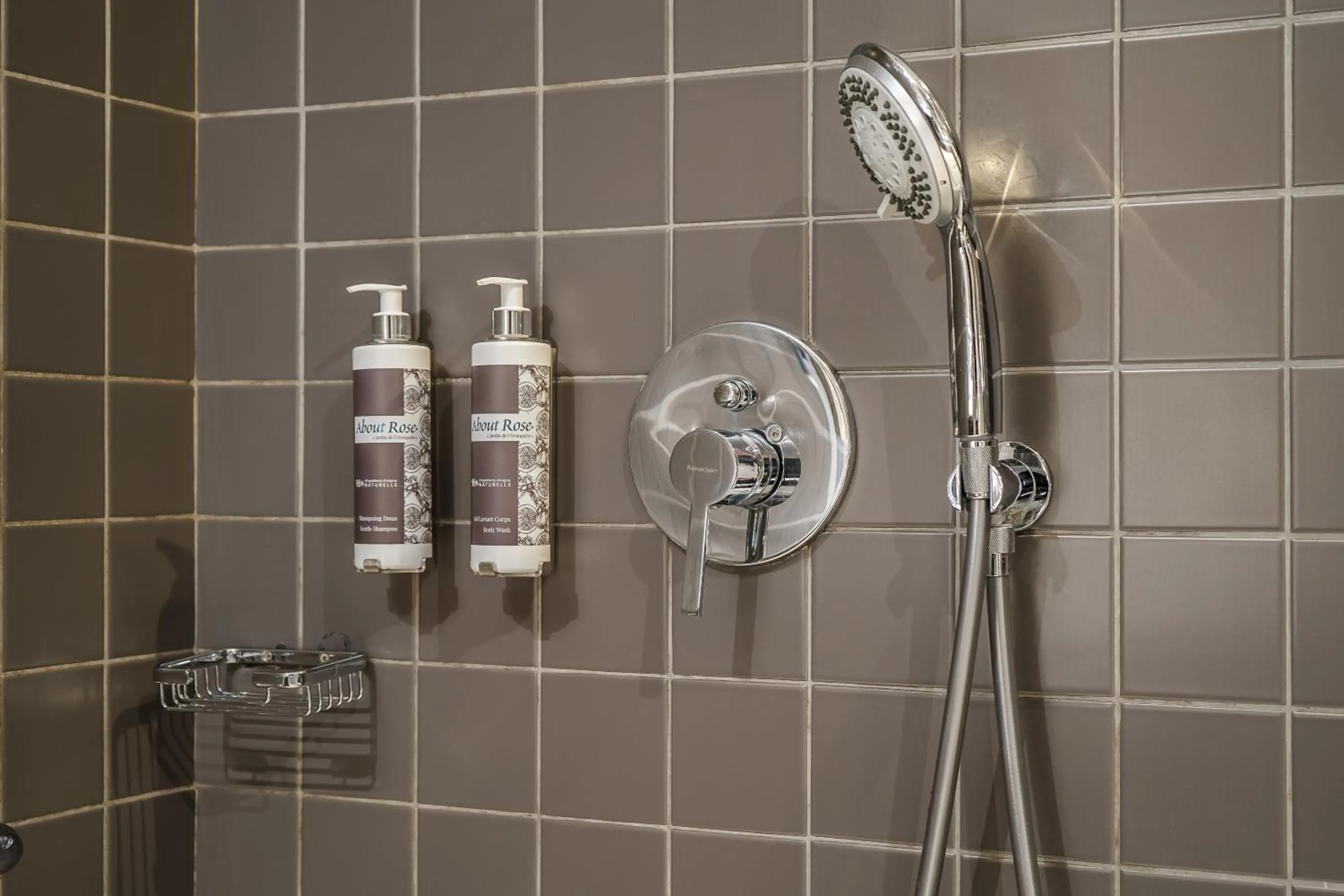 Shower in Hotel Mademoiselle