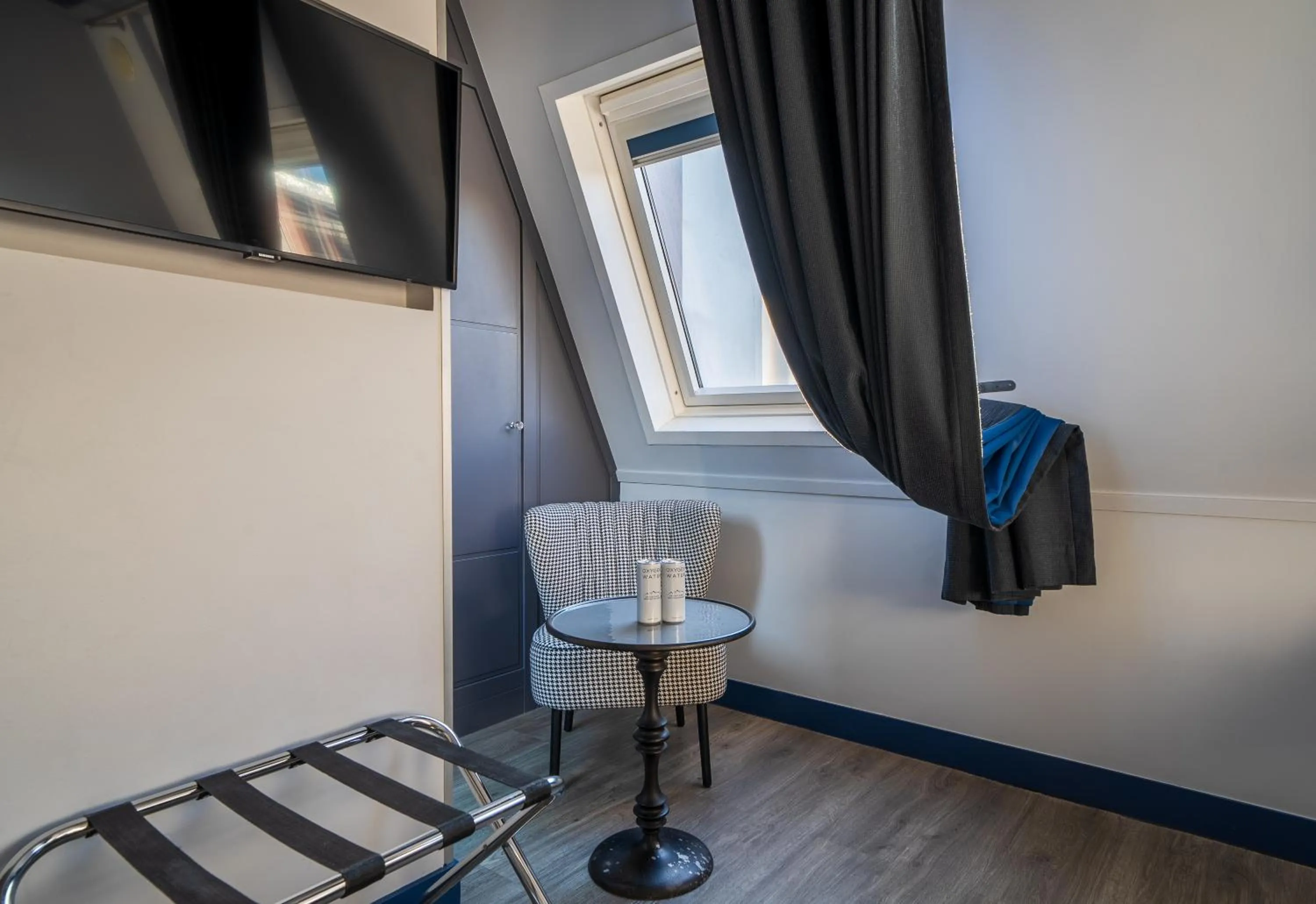 TV and multimedia, Bed in Hotel Mademoiselle