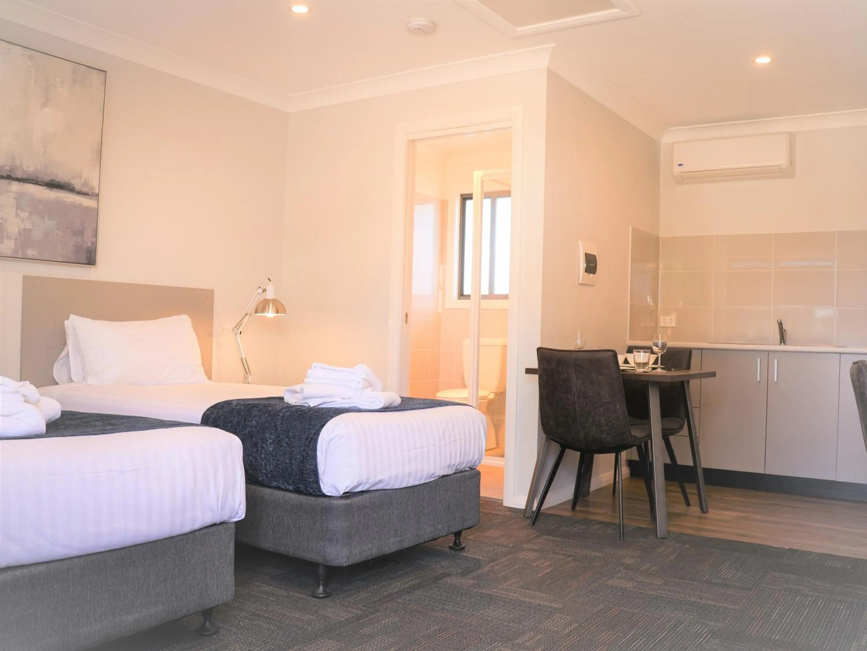 Twin Room in Eastend Studio Apartments