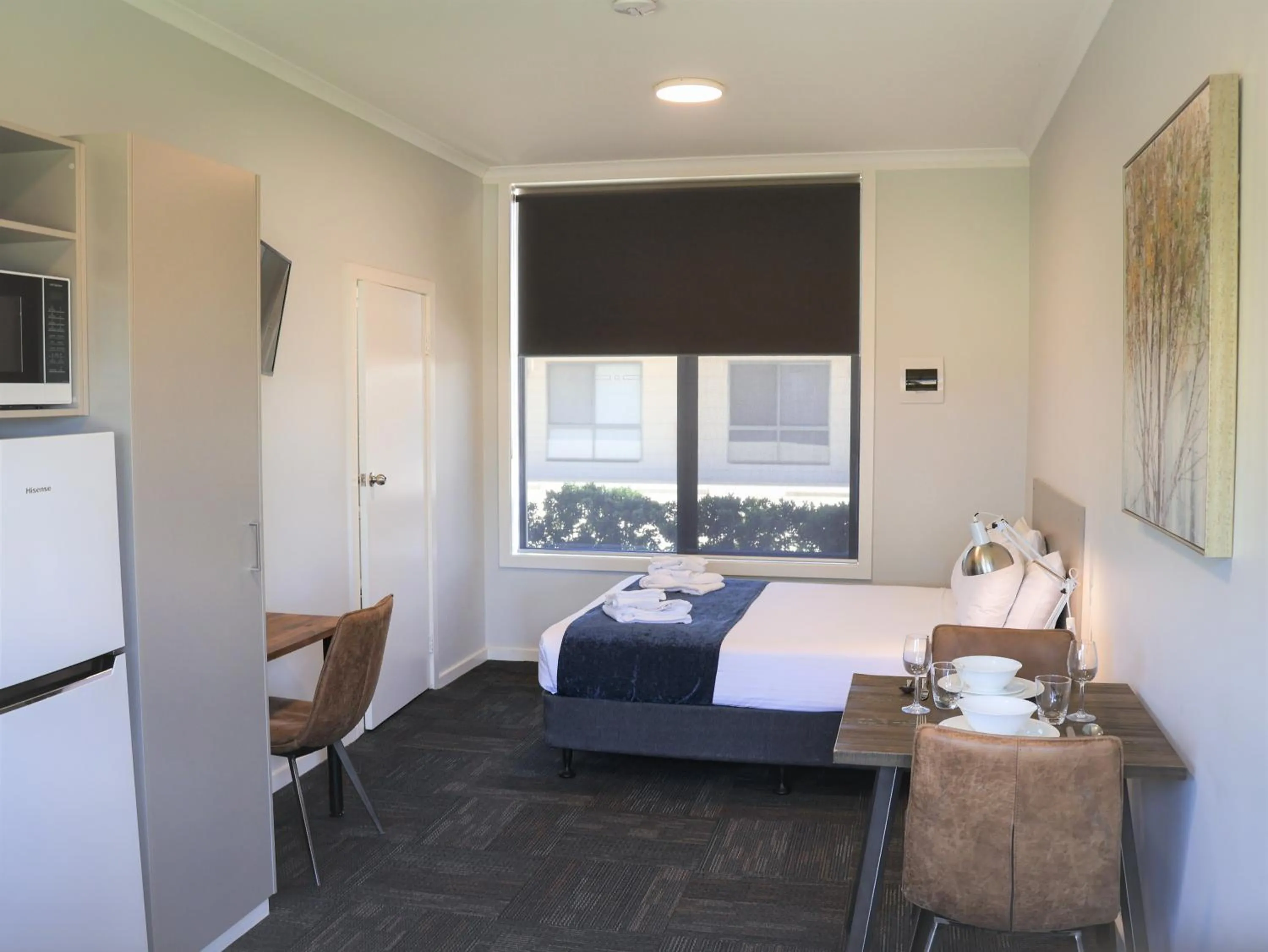 Queen Room in Eastend Studio Apartments