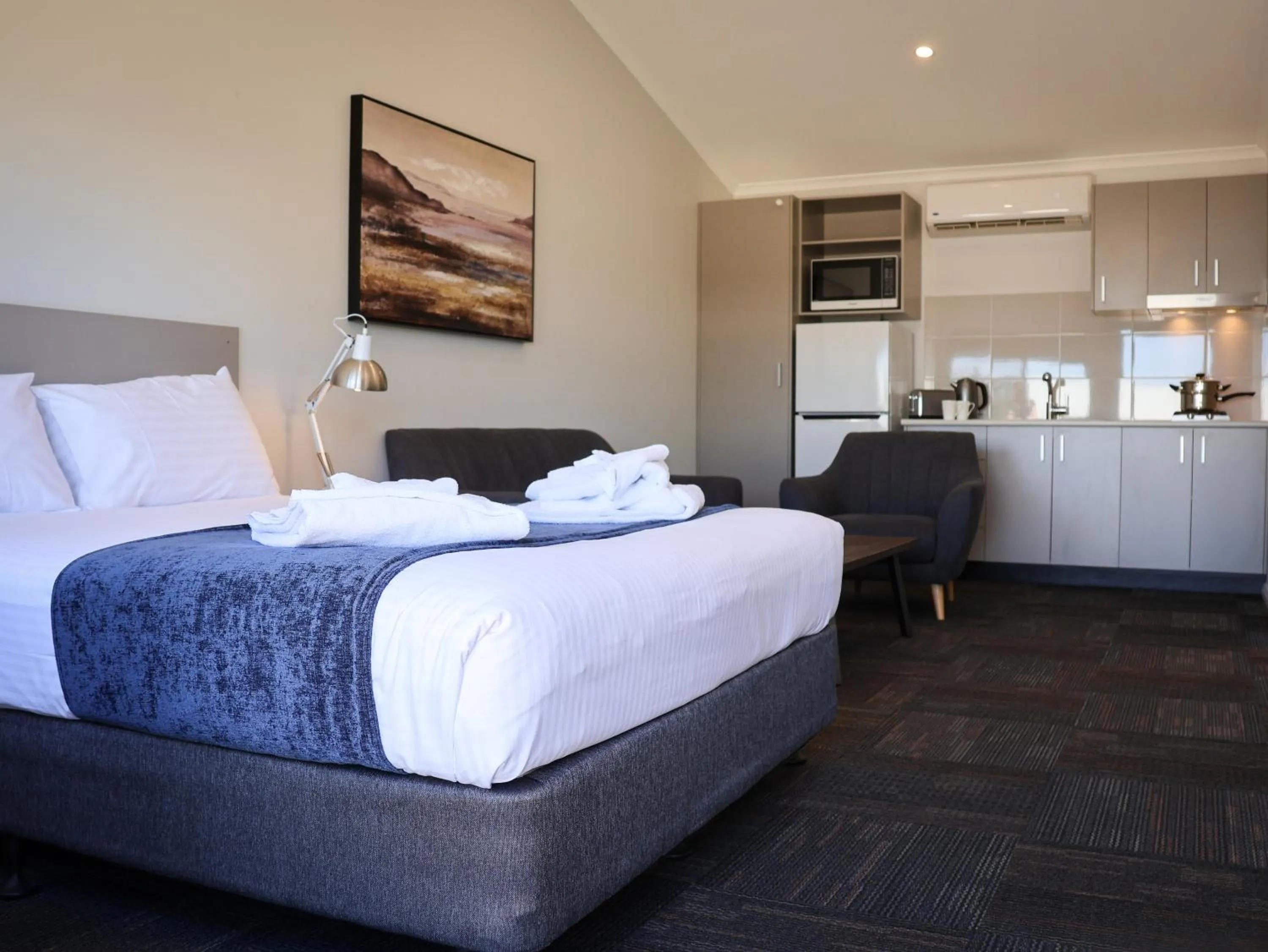 Eastend Studio Apartments