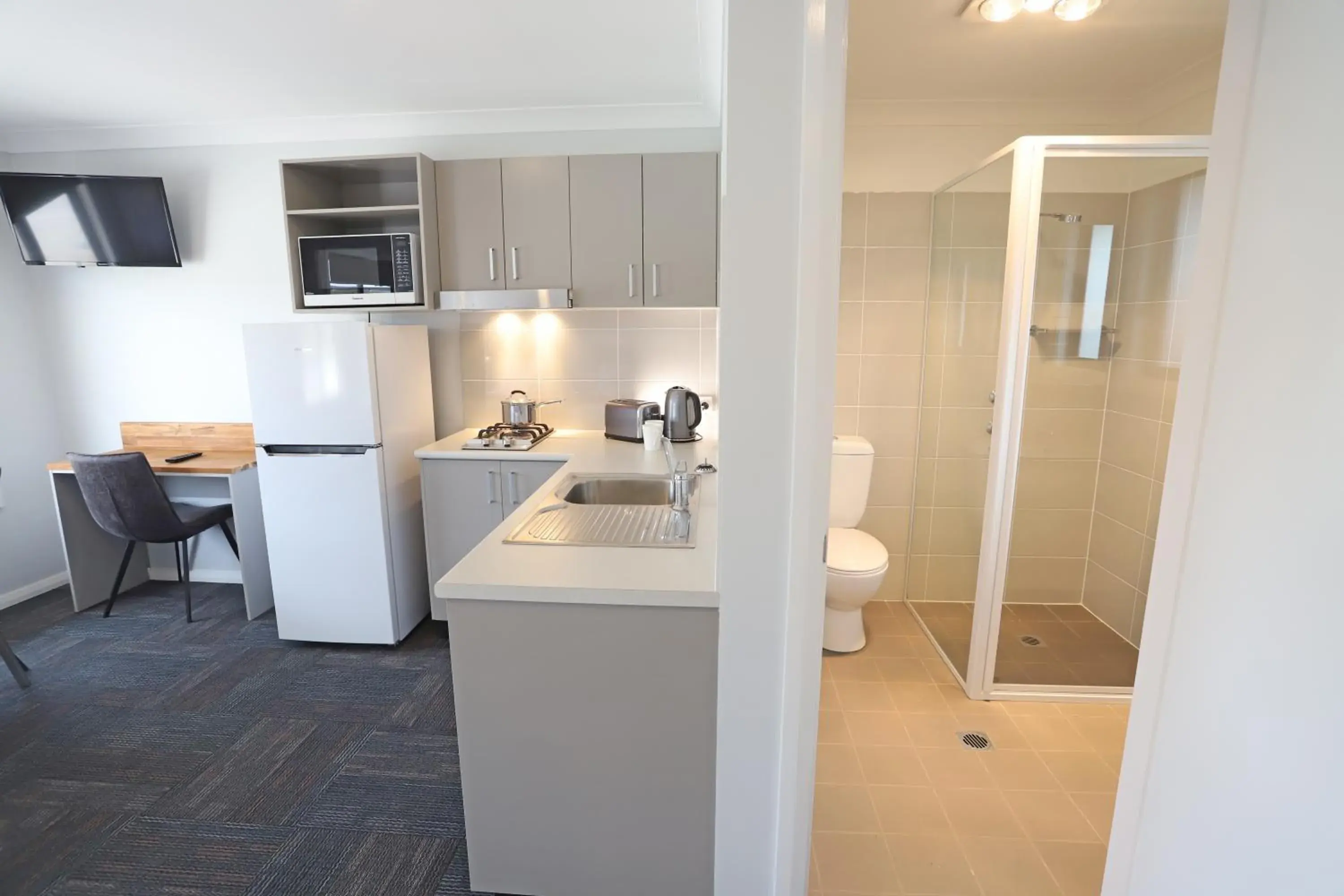 Triple Room in Eastend Studio Apartments Triple Room in Eastend Studio Apartments