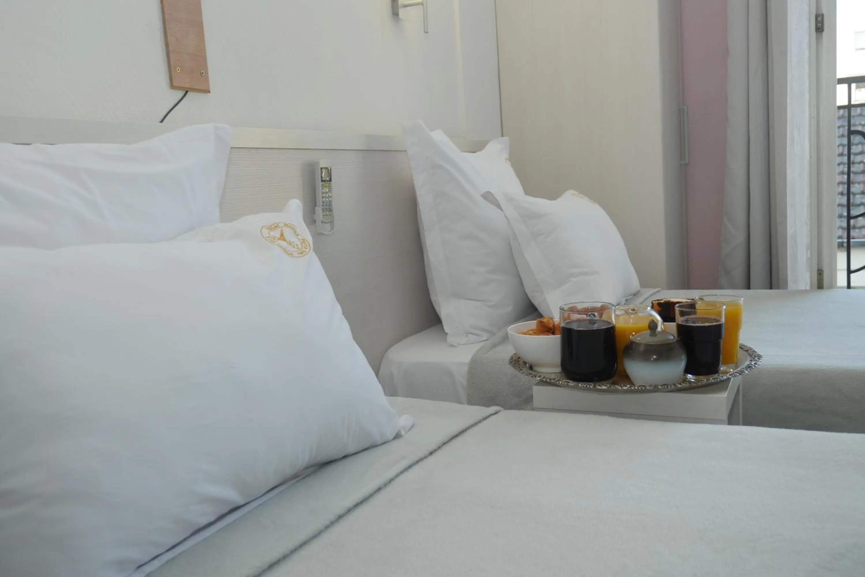 Winter, Bed in Hotel Novex Paris