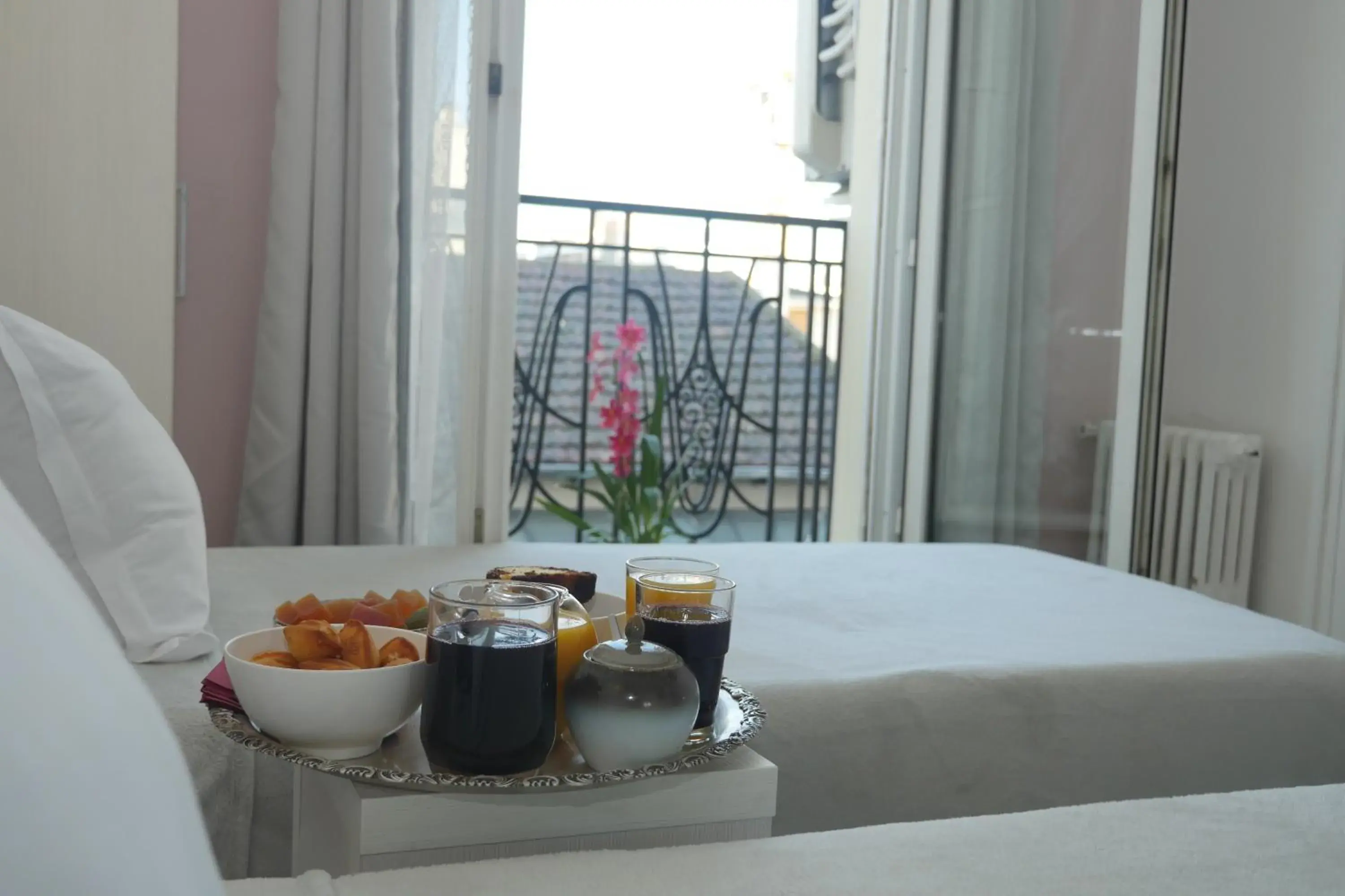 Staff, Bed in Hotel Novex Paris Staff, Bed in Hotel Novex Paris