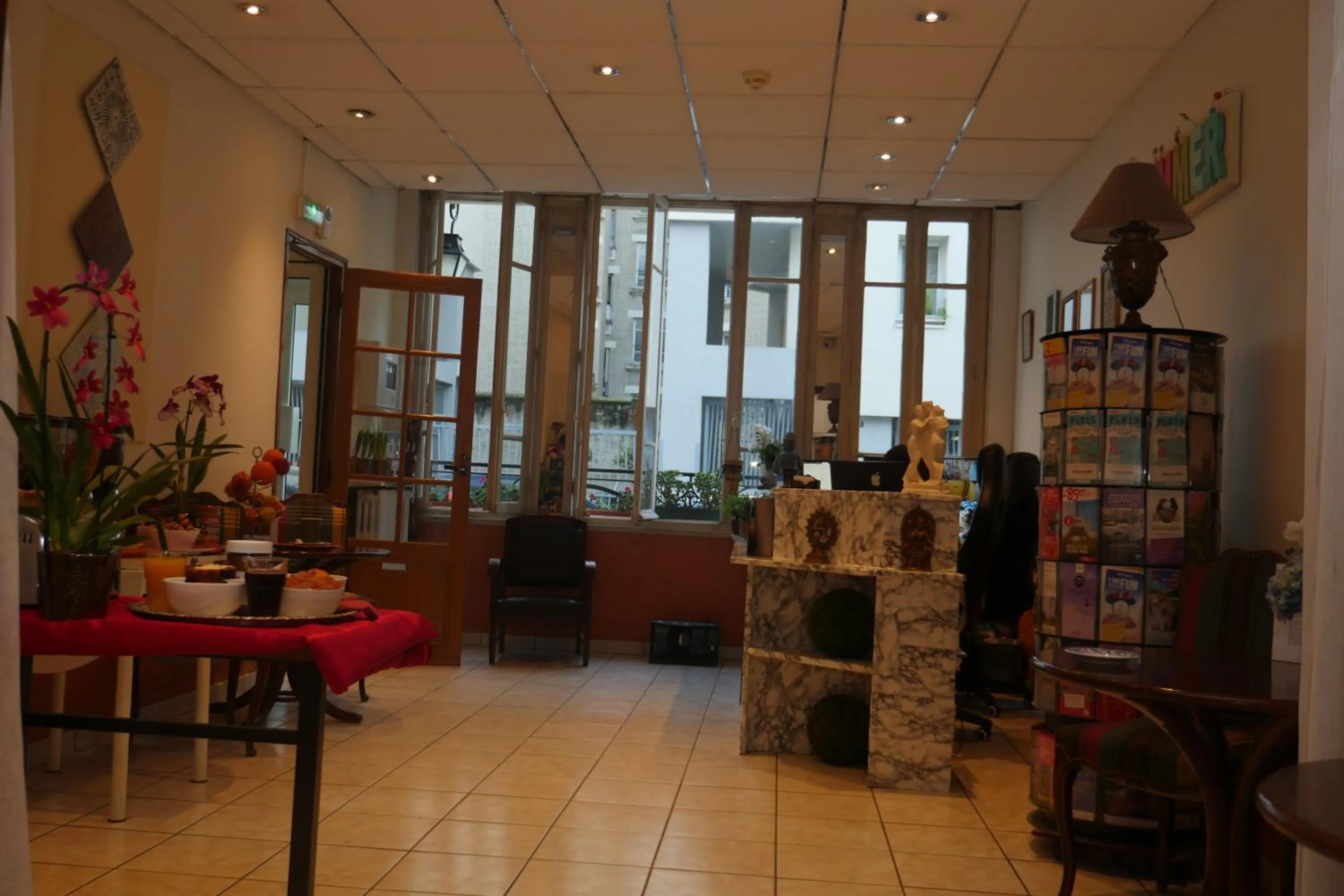 Restaurant/places to eat in Hotel Novex Paris