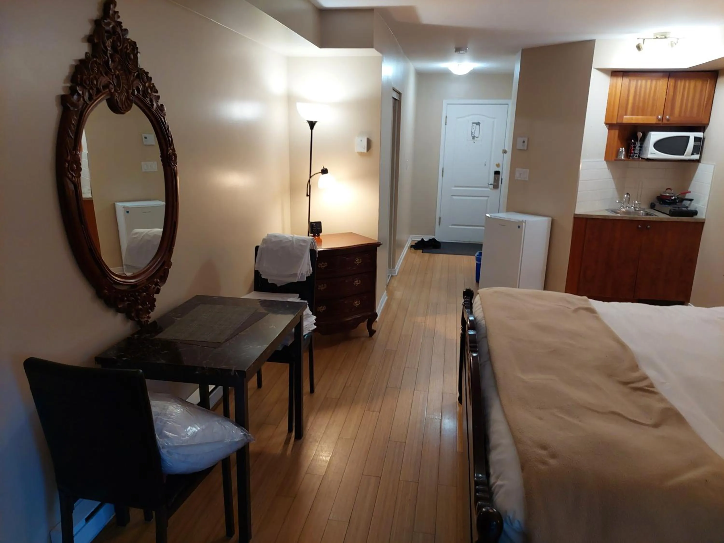 Bed in Studio-hôtel Villegiature Saint-Sauveur