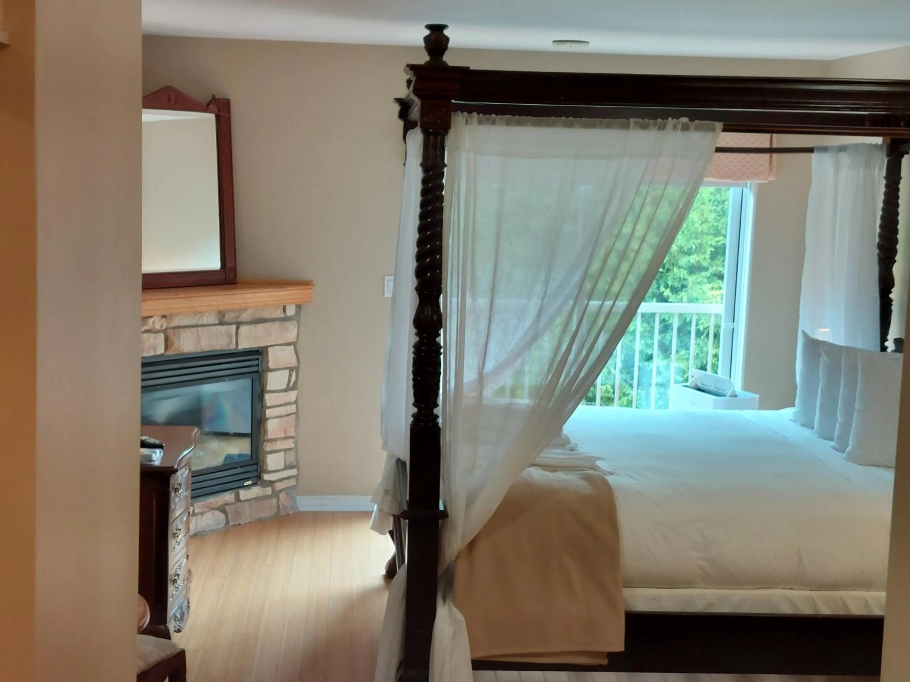 Bedroom, Bed in Studio-hôtel Villegiature Saint-Sauveur