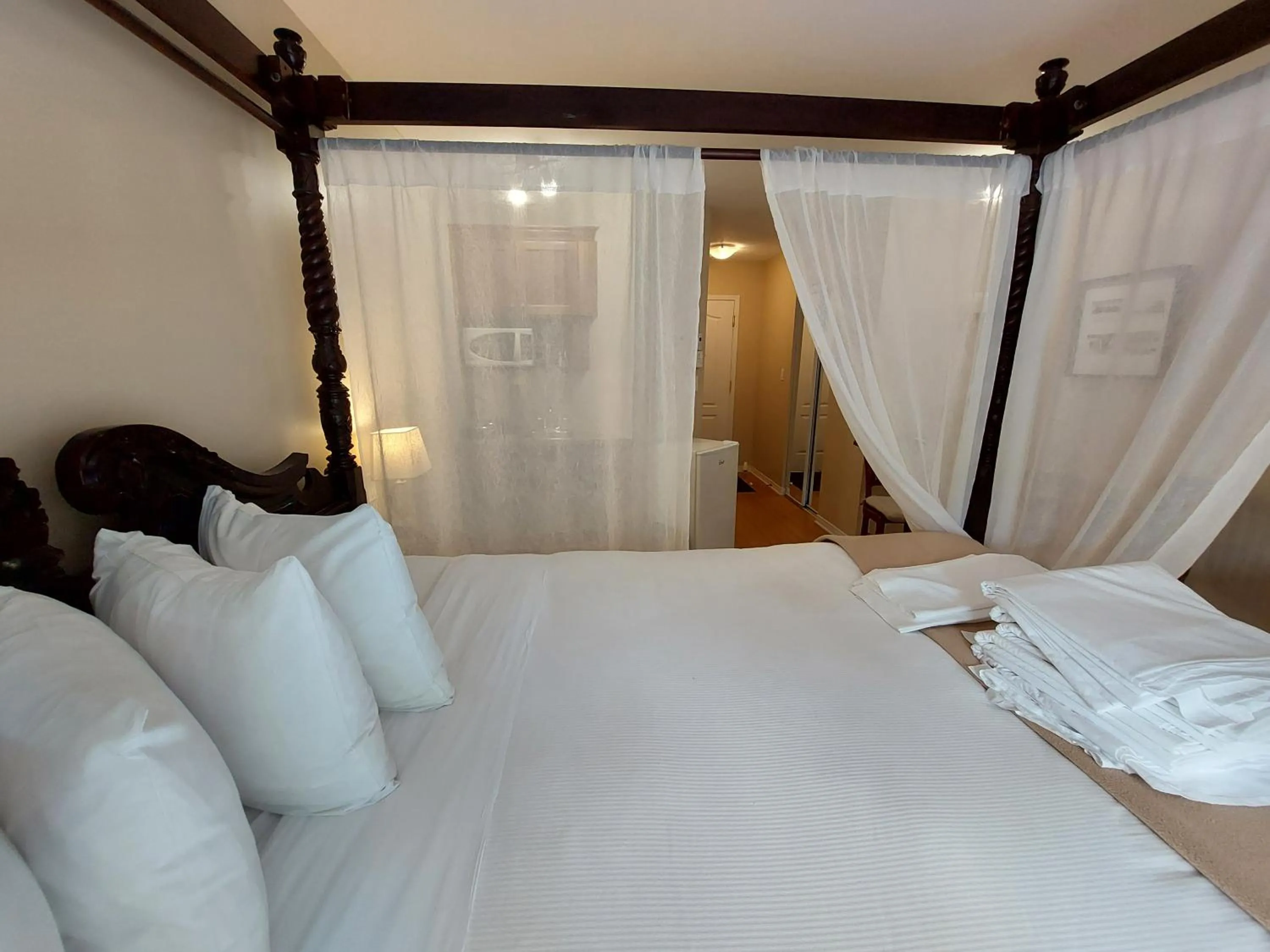 Bed in Studio-hôtel Villegiature Saint-Sauveur