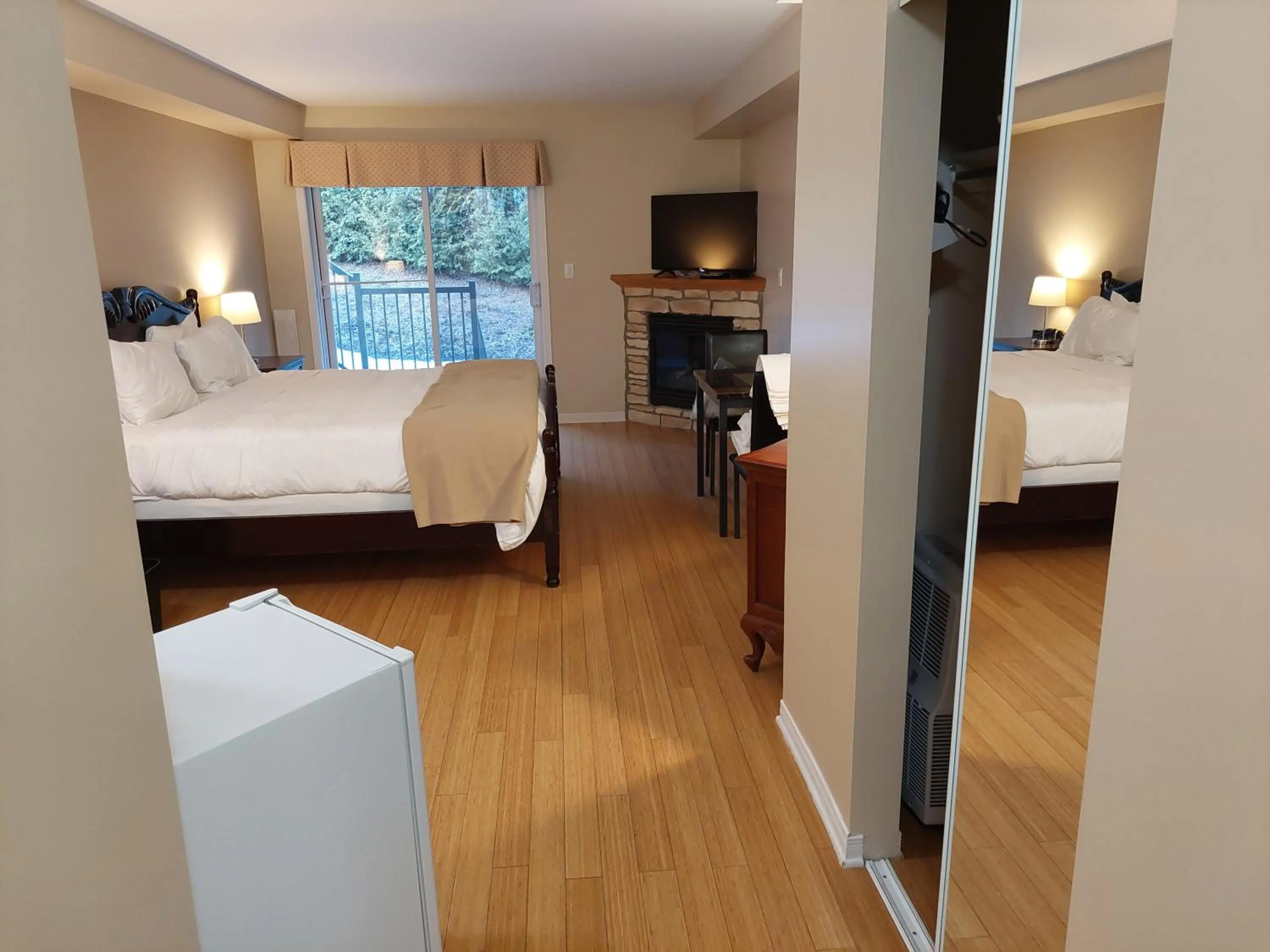 Bed in Studio-hôtel Villegiature Saint-Sauveur