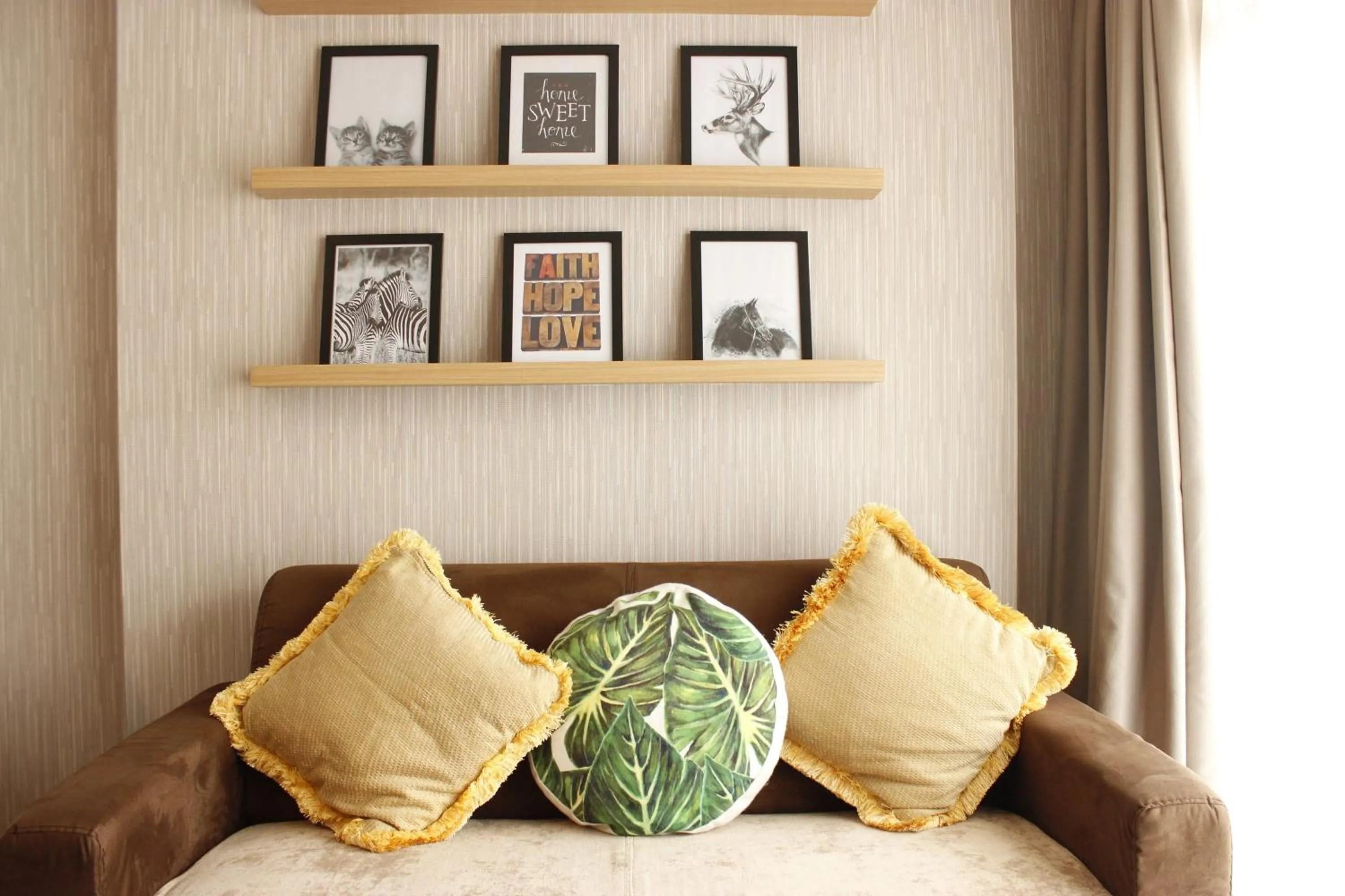 Living room in Classic 2BR Apartment At Gateway Pasteur near Exit Toll By Travelio