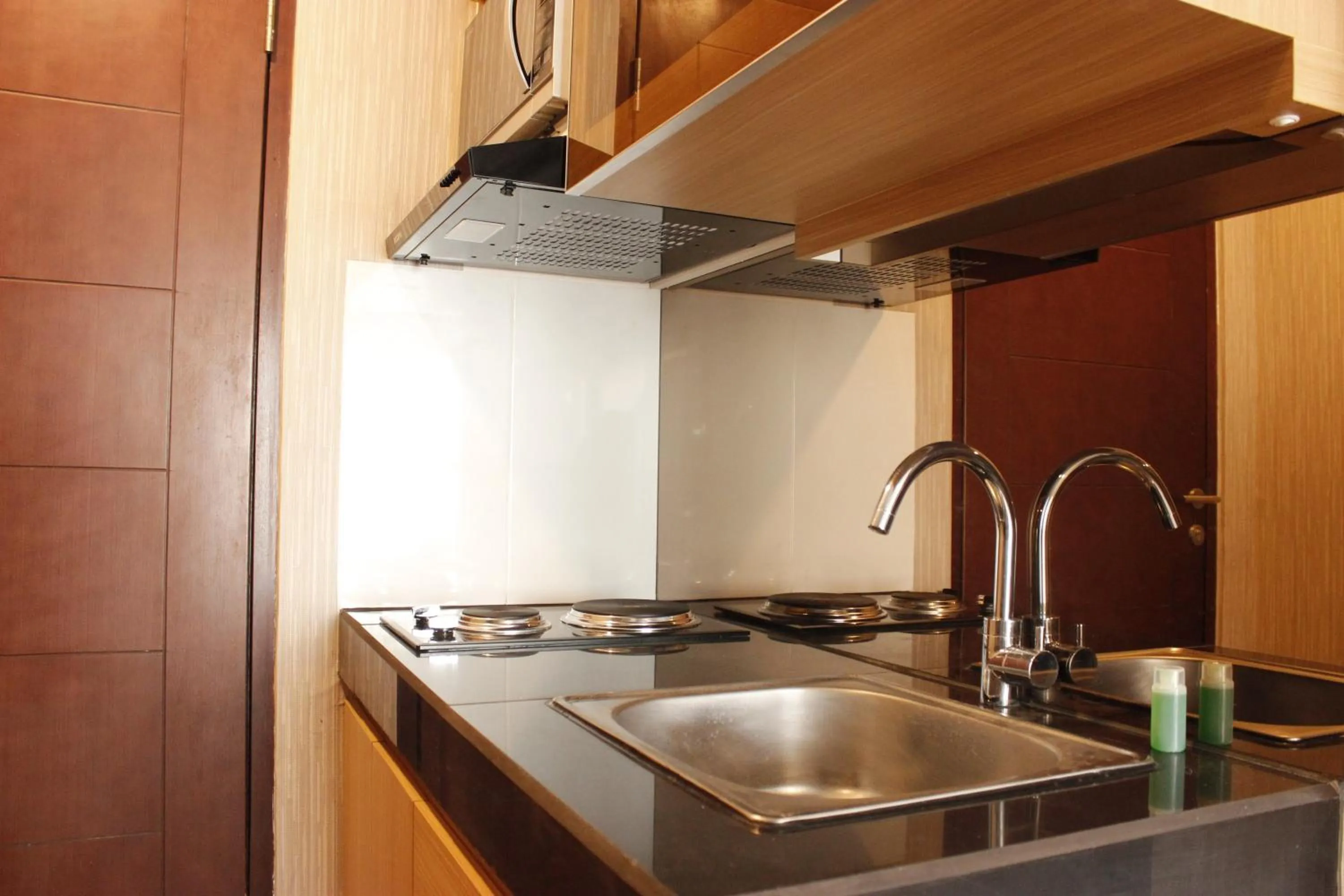 Classic 2BR Apartment At Gateway Pasteur near Exit Toll By Travelio