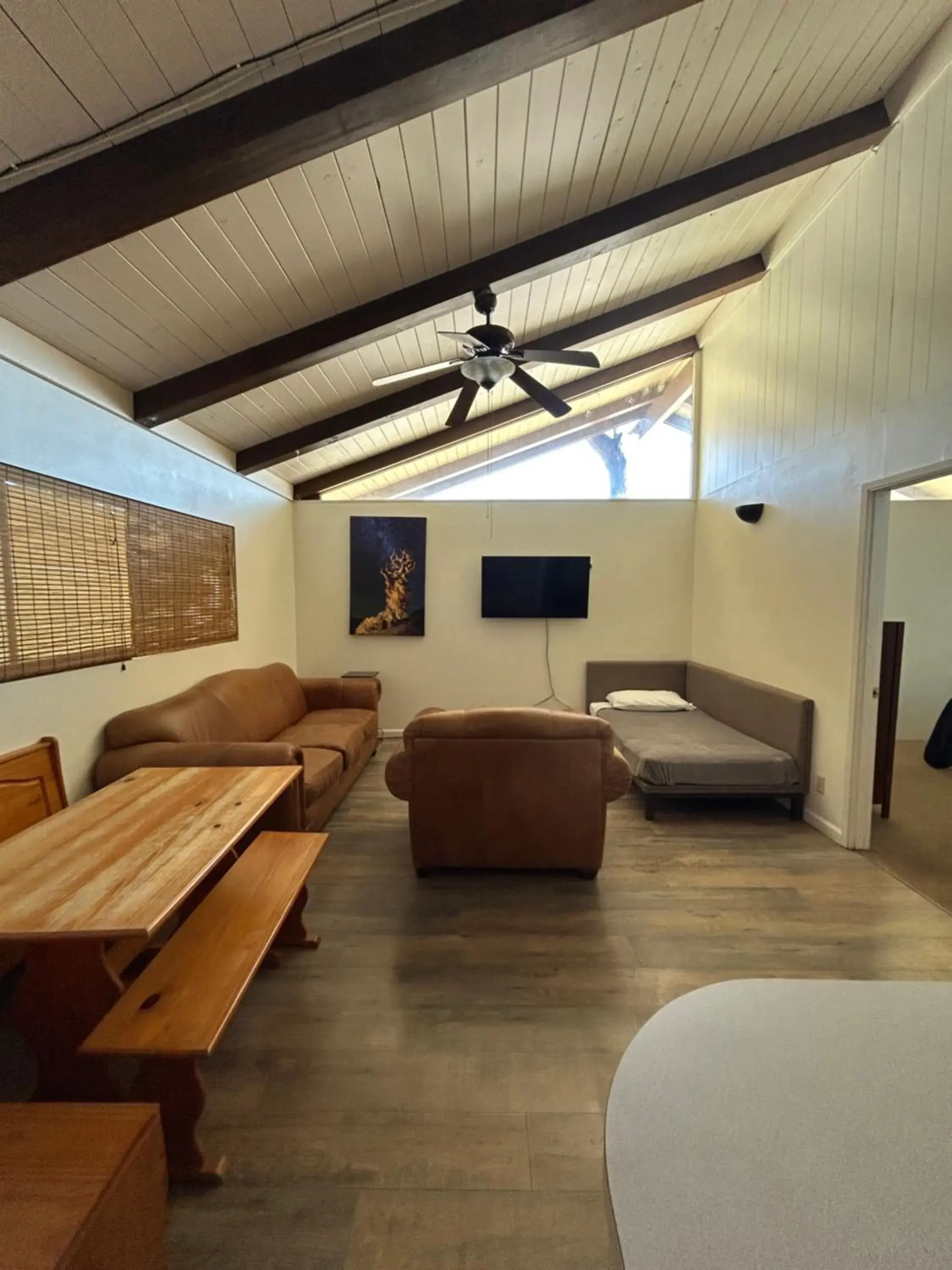 Two-Bedroom Apartment in Bristlecone Motel Two-Bedroom Apartment in Bristlecone Motel