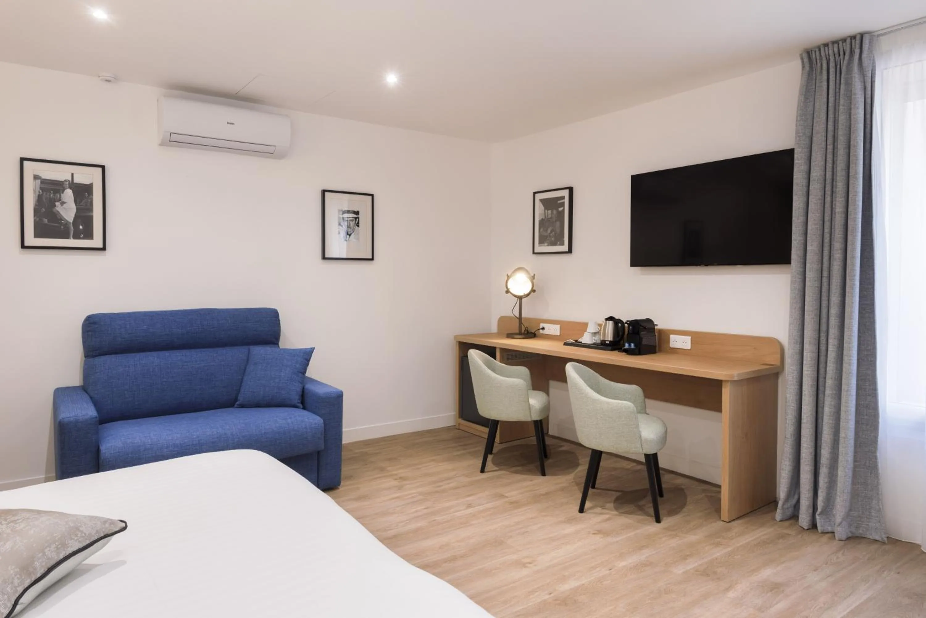 Photo of the whole room, Bed in Best Western Hôtel des Orangers Cannes