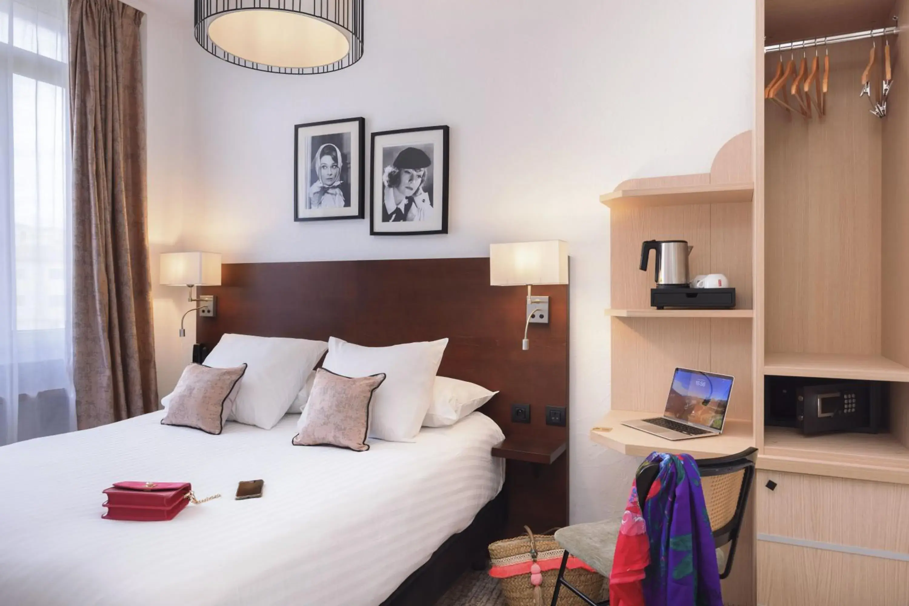 Photo of the whole room, Bed in Best Western Hôtel des Orangers Cannes Photo of the whole room, Bed in Best Western Hôtel des Orangers Cannes