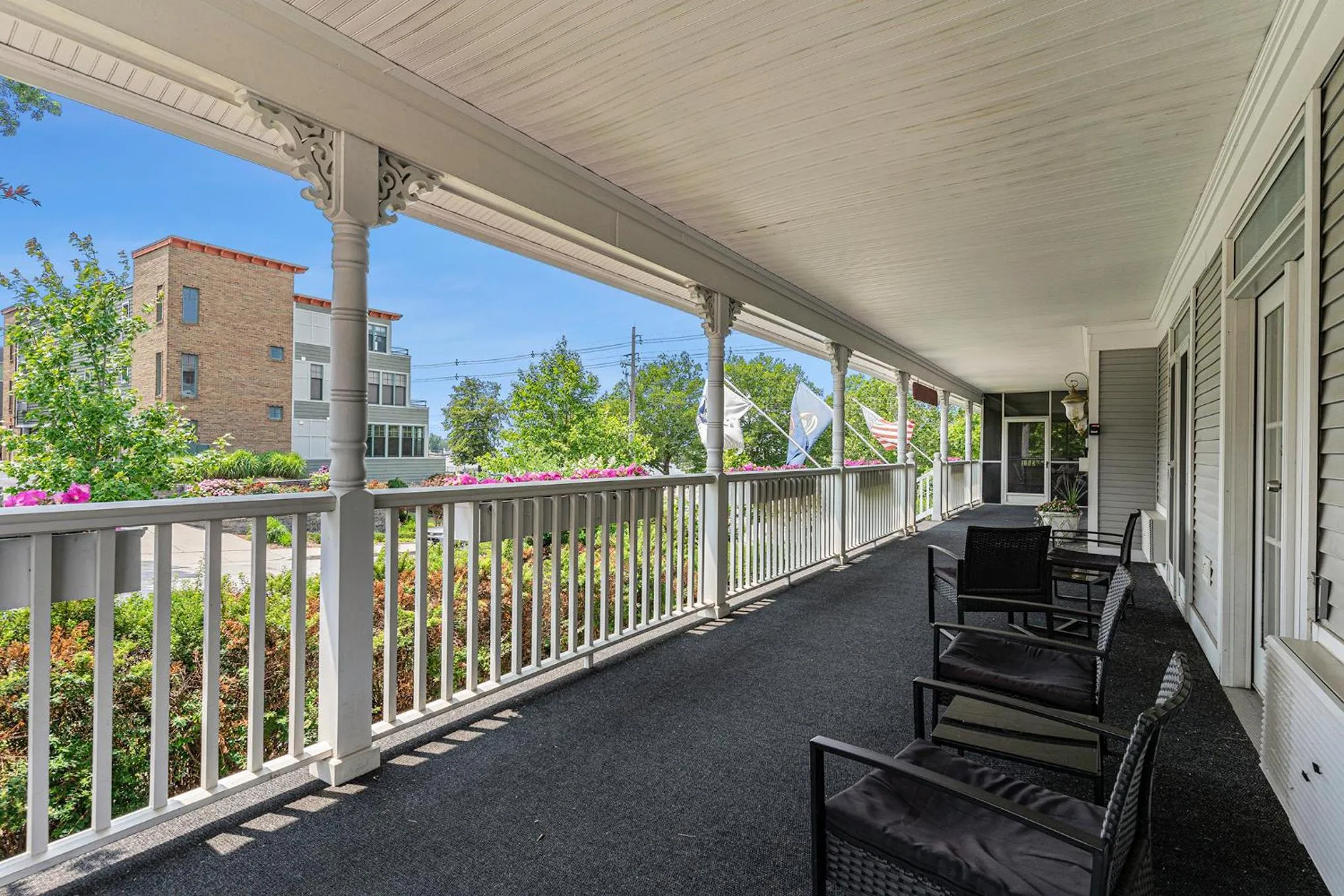 Patio in Harbor House Inn