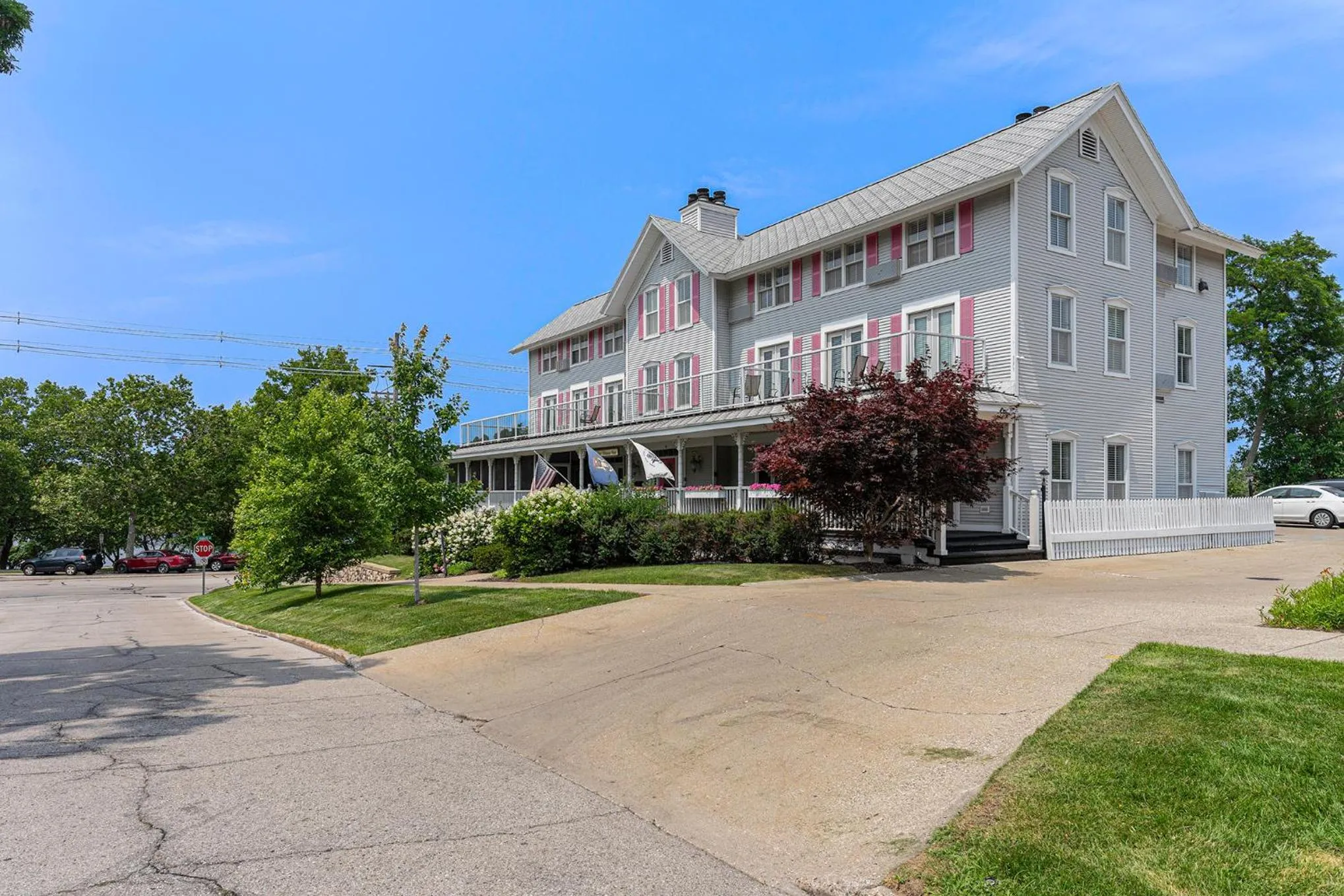 Property building in Harbor House Inn