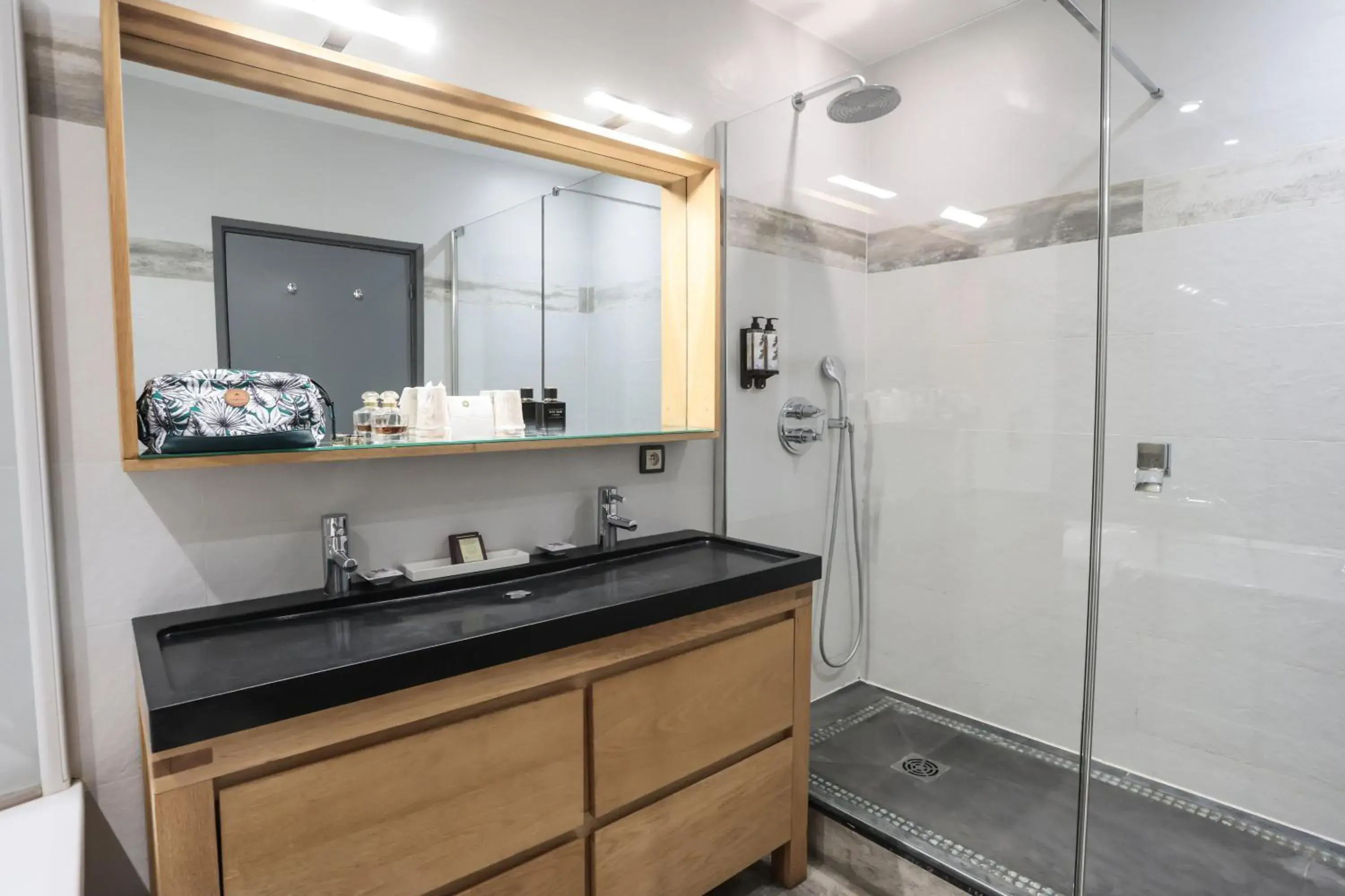 Junior Suite - Free Spa Access in Eden Hotel & Spa Junior Suite - Free Spa Access in Eden Hotel & Spa