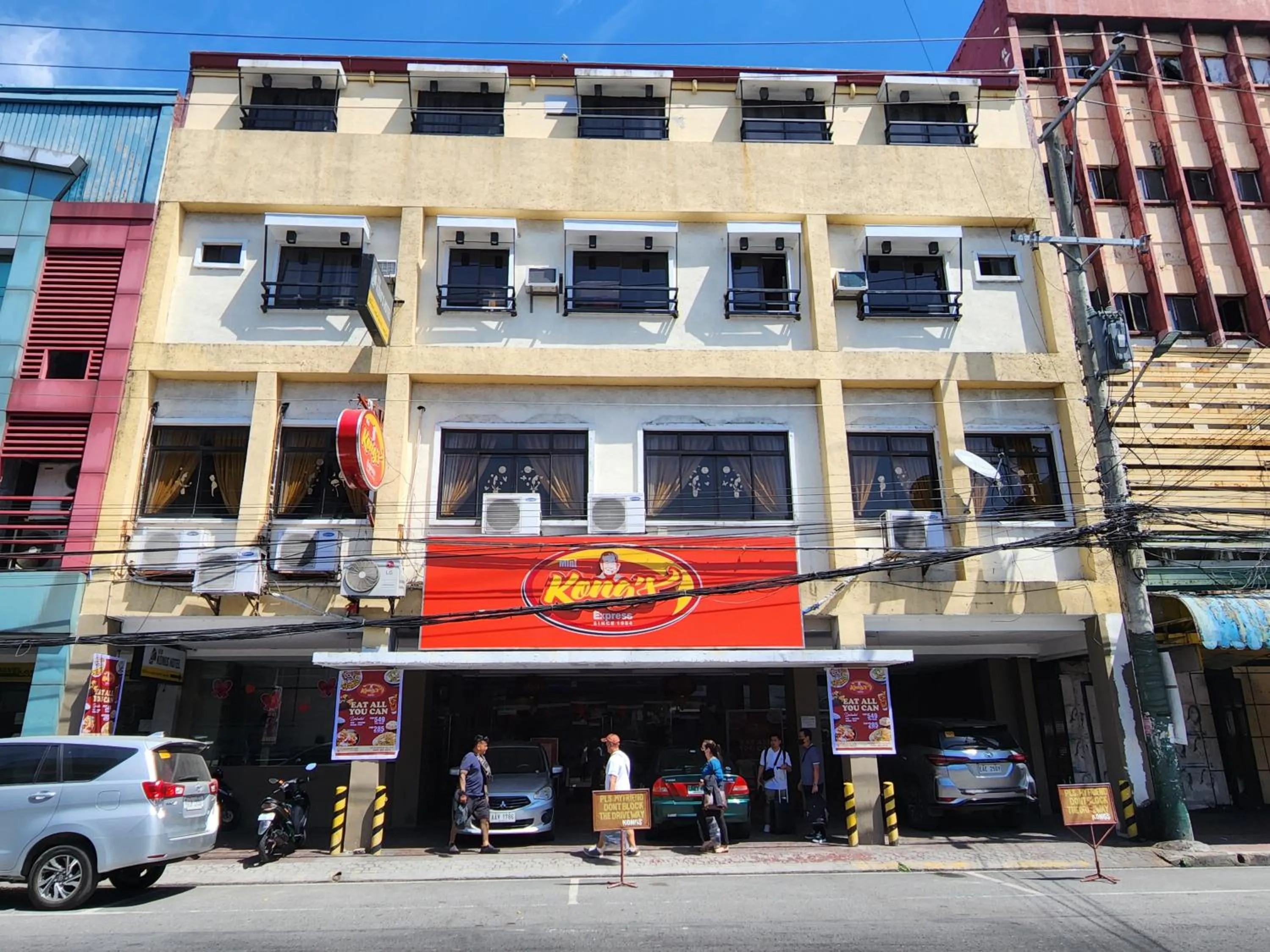 Property building in New Kong's Hotel