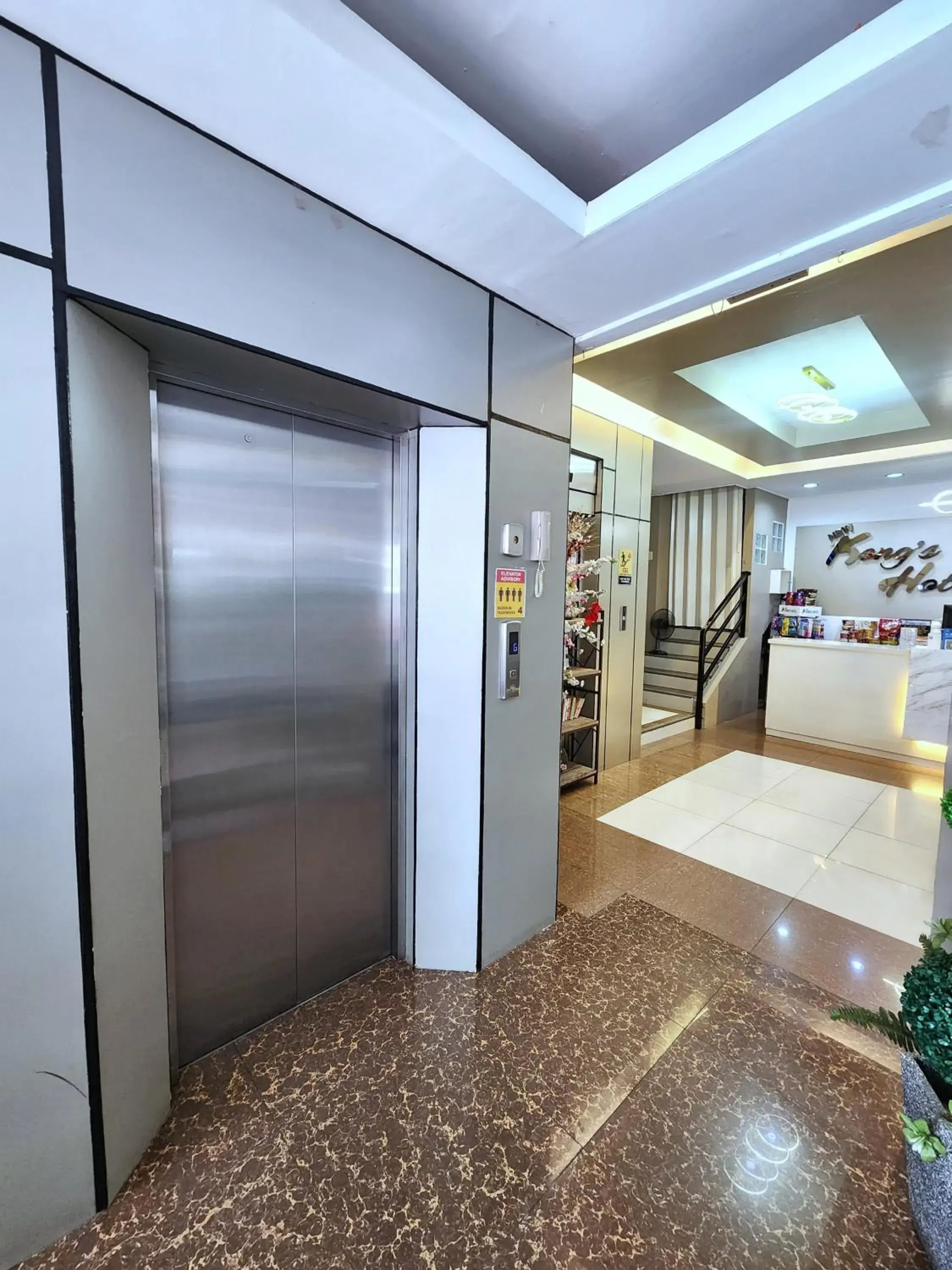 elevator, Bed in New Kong's Hotel elevator, Bed in New Kong's Hotel