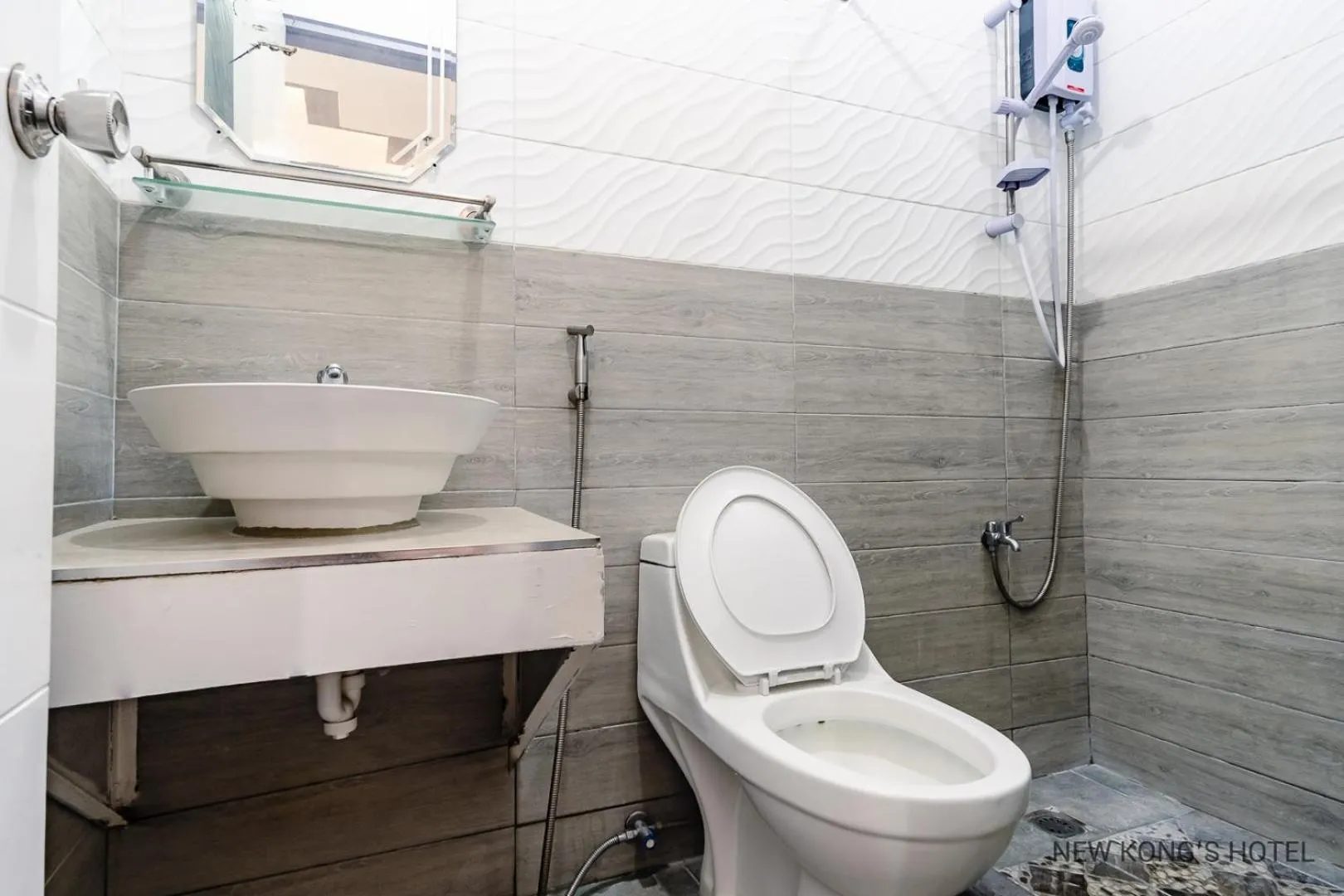 Shower in New Kong's Hotel