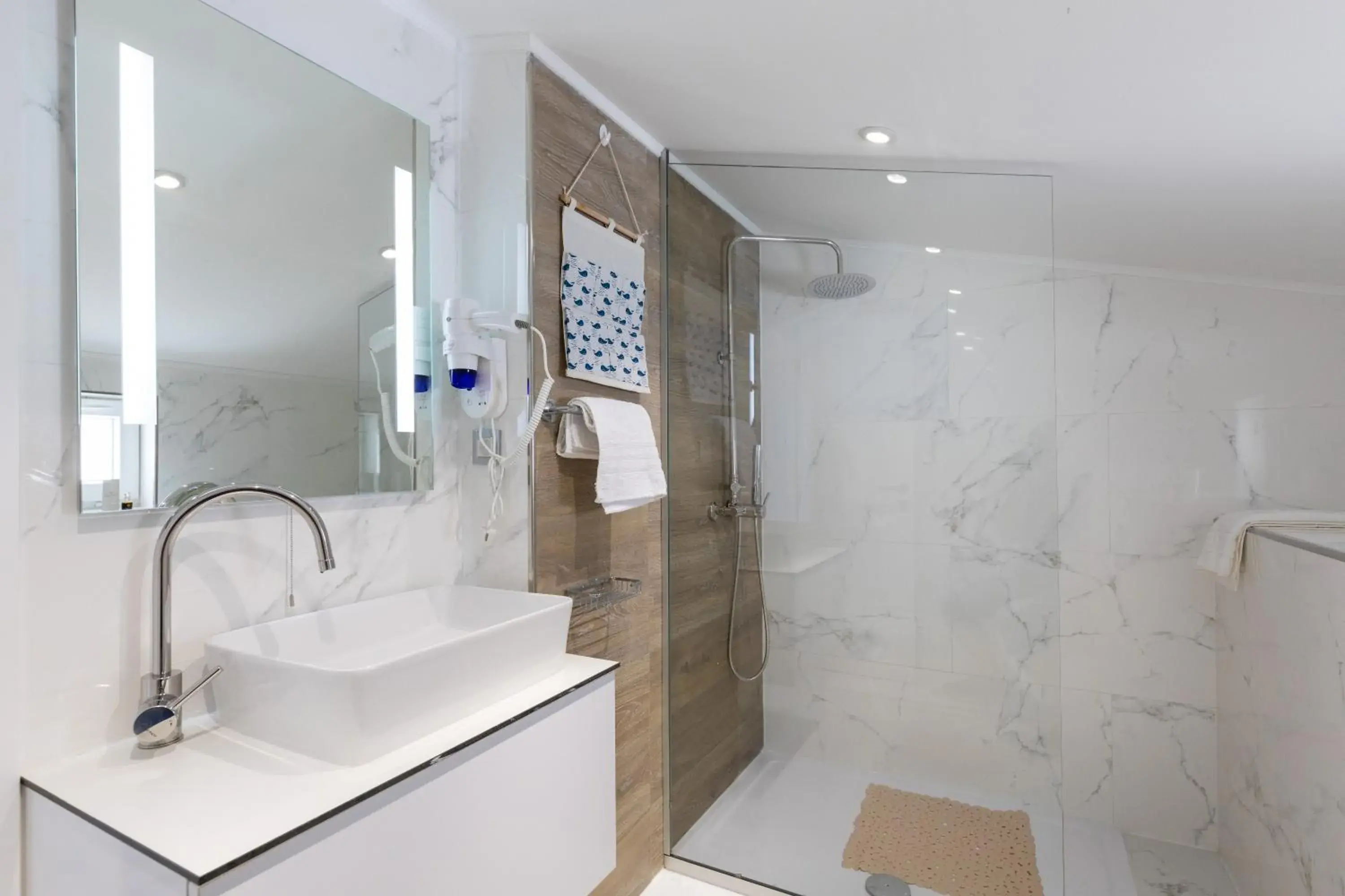 Budget Double Room in Apartments and Rooms Villa Naida Budget Double Room in Apartments and Rooms Villa Naida