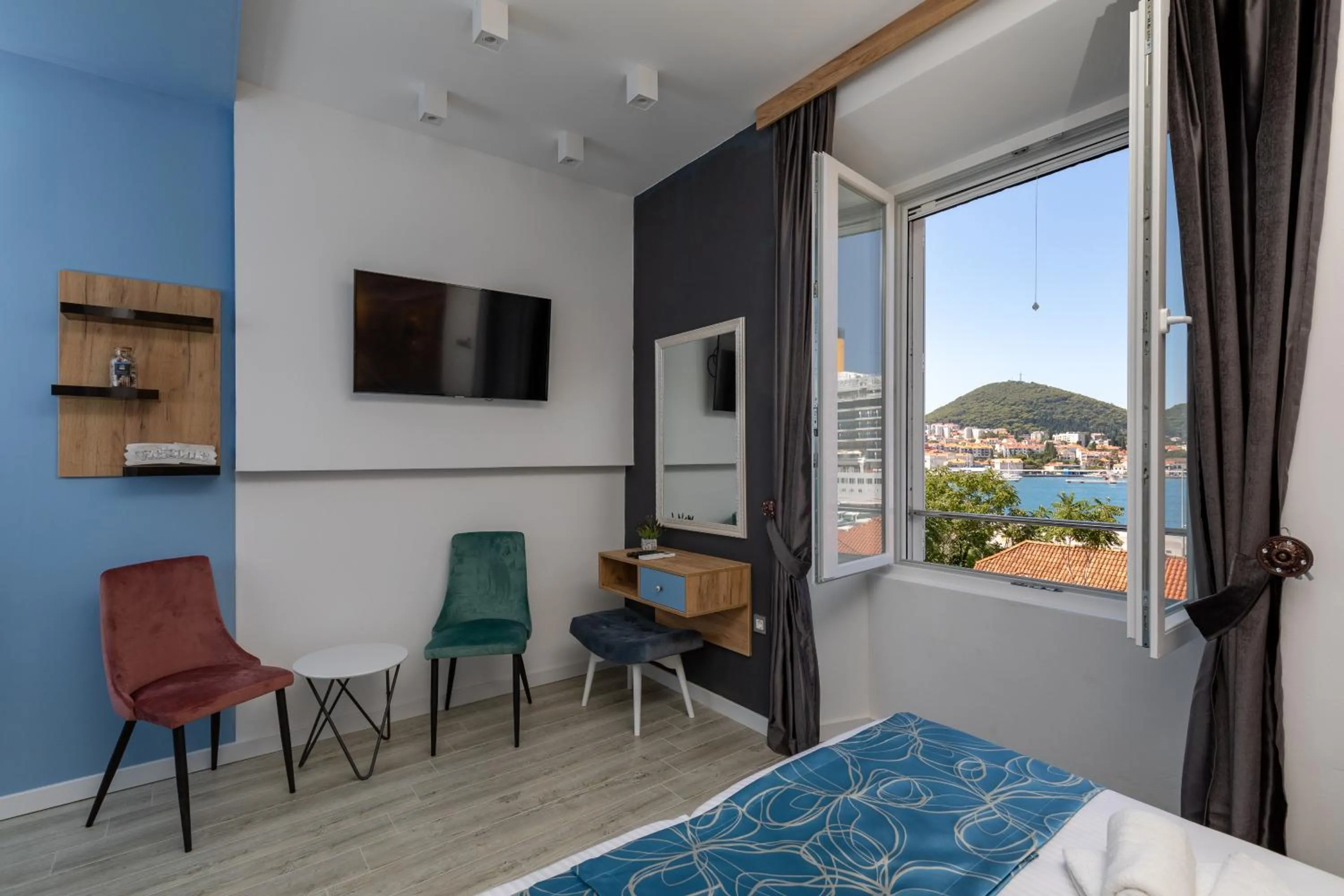 Apartments and Rooms Villa Naida