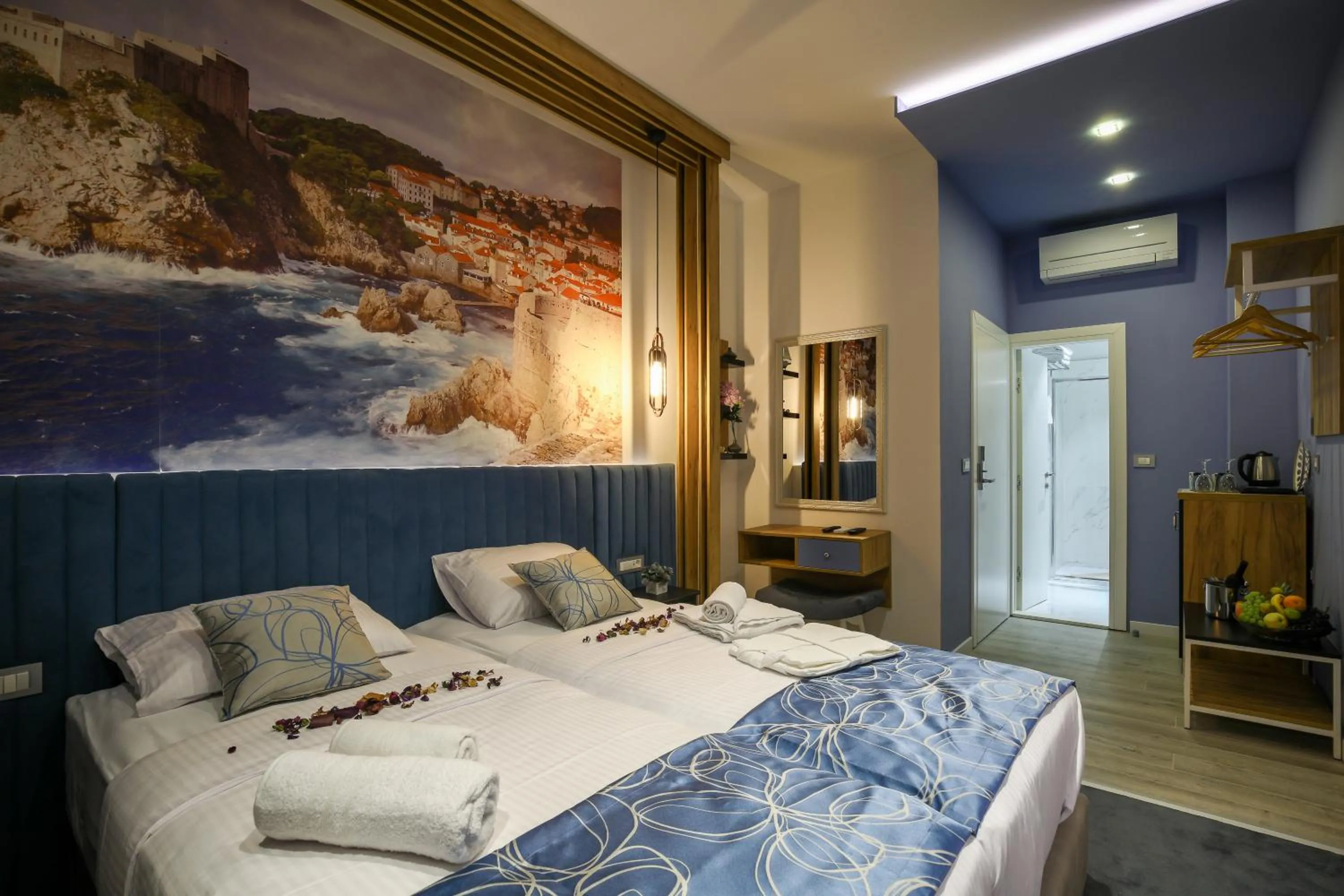 Double or Twin Room with Sea View in Apartments and Rooms Villa Naida