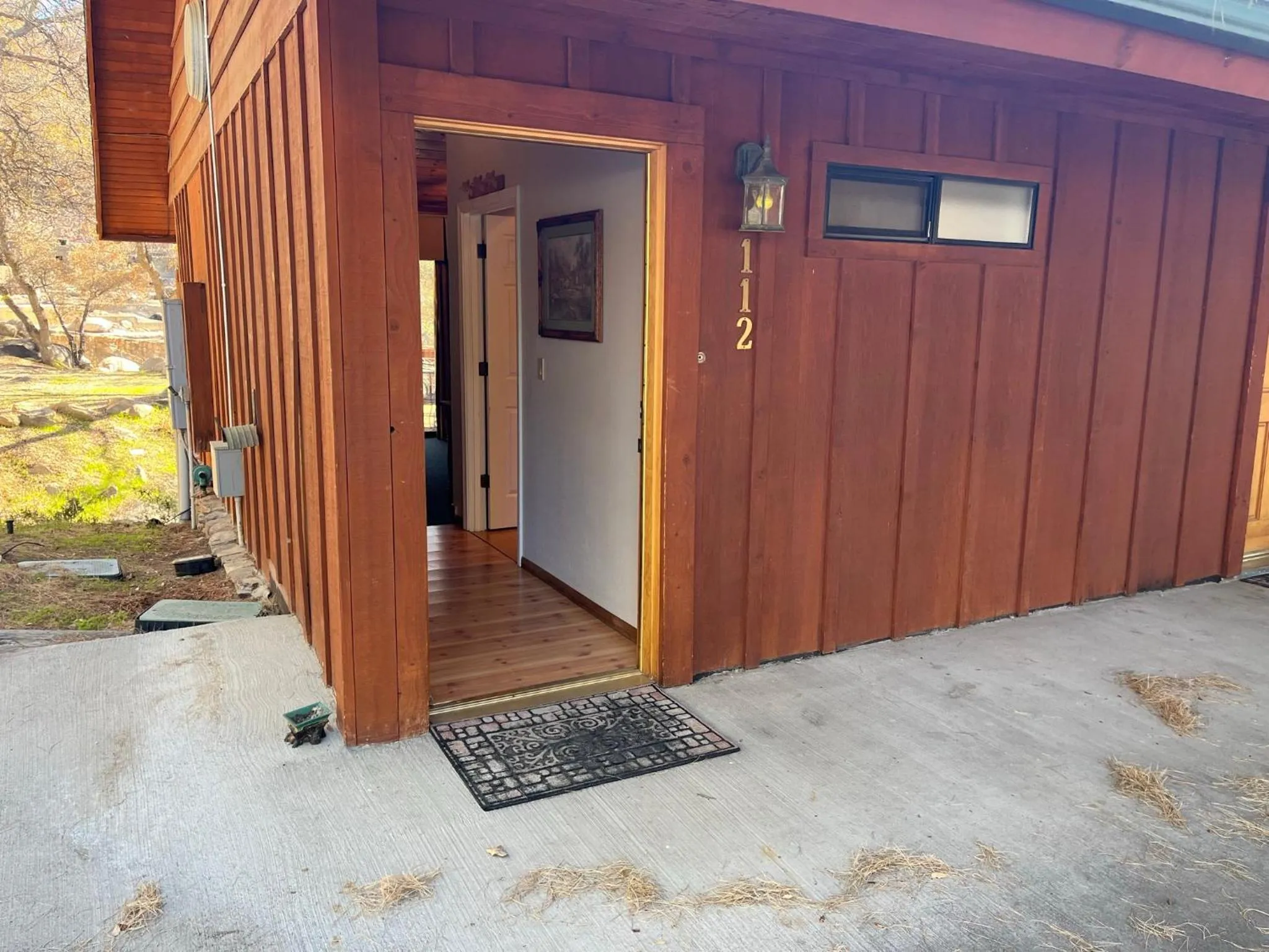 Facade/entrance in Whispering Pines Lodge