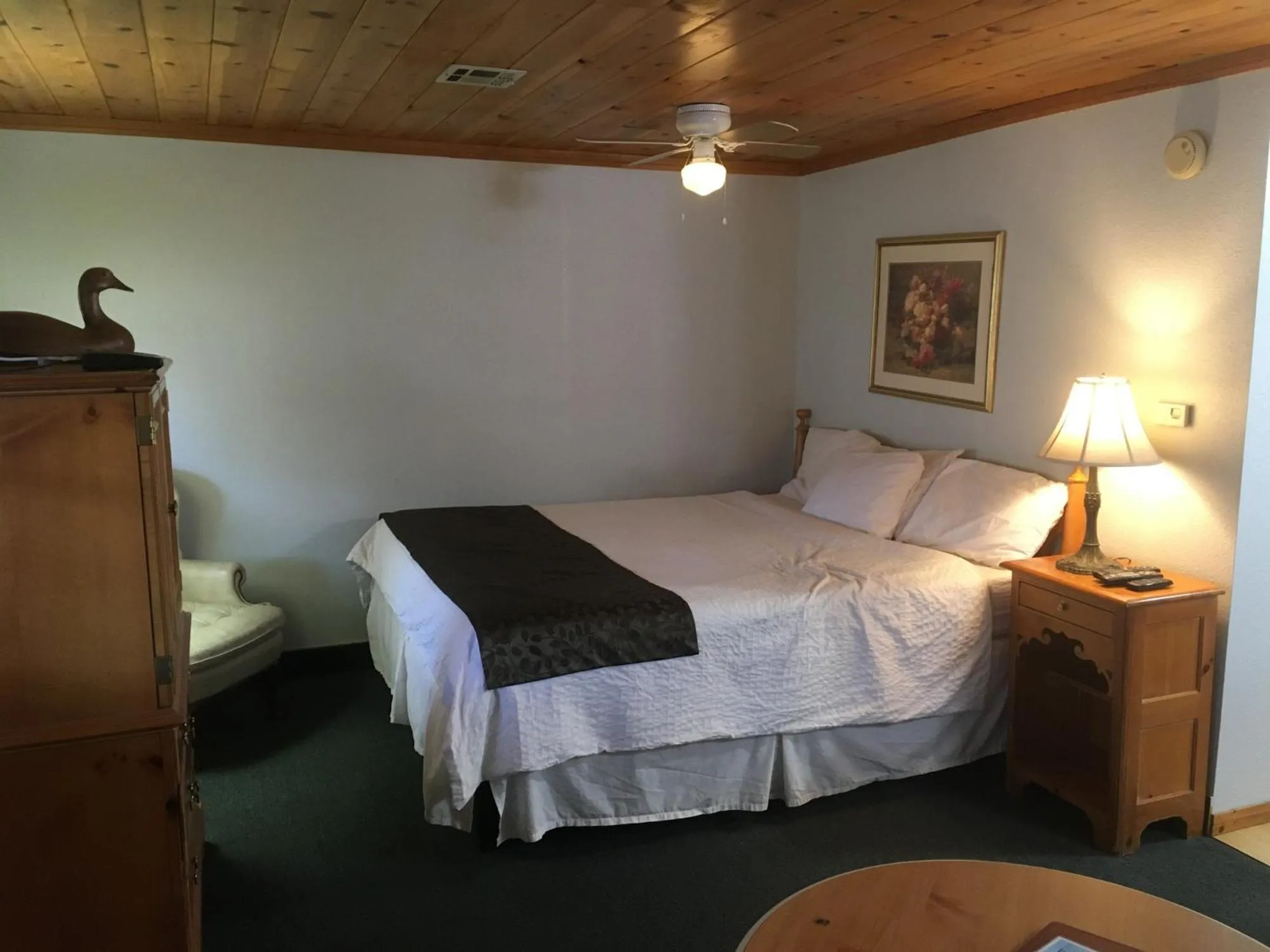 Bed in Whispering Pines Lodge