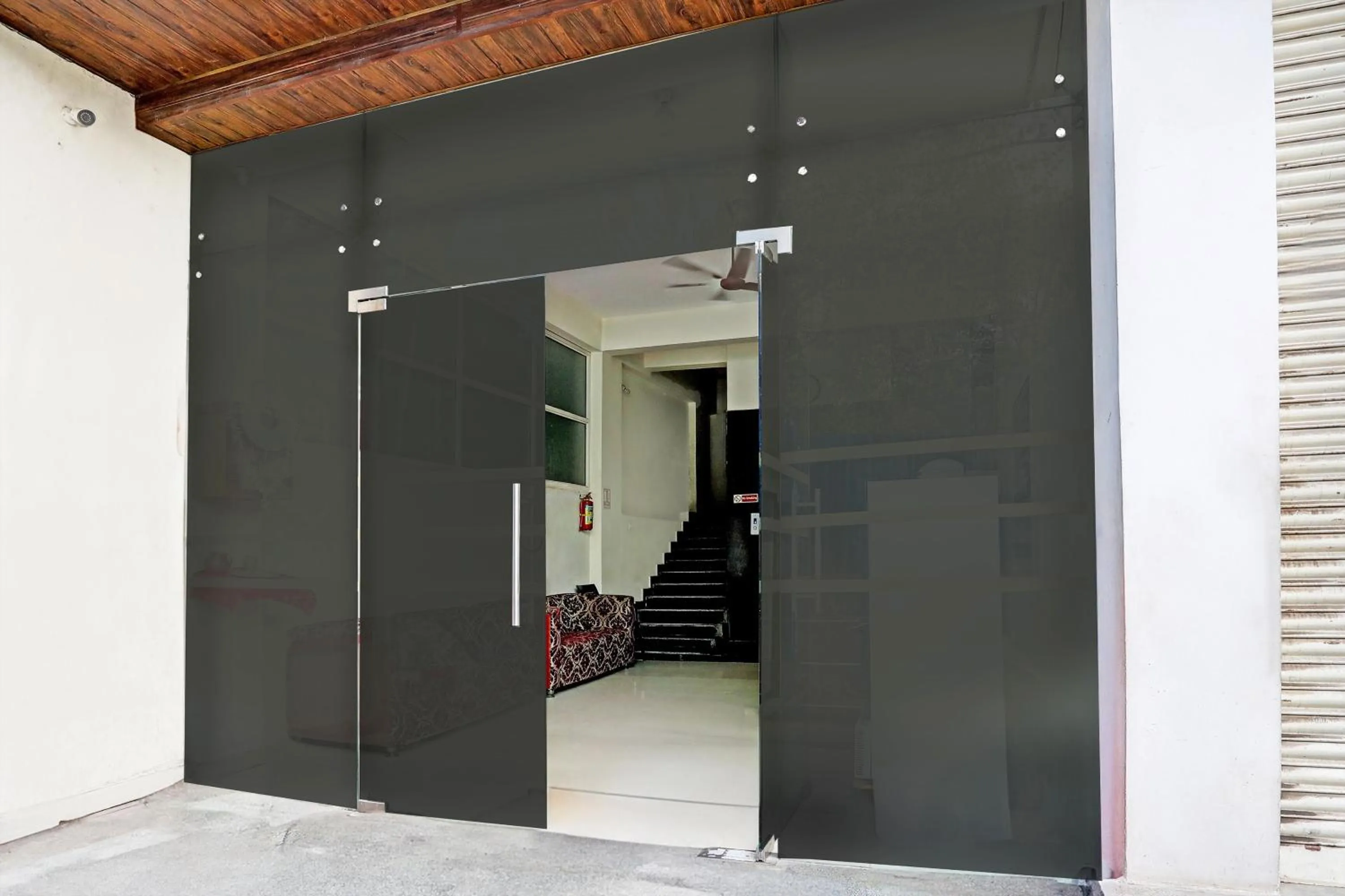 Facade/entrance in Hotel O Shiridi Residency