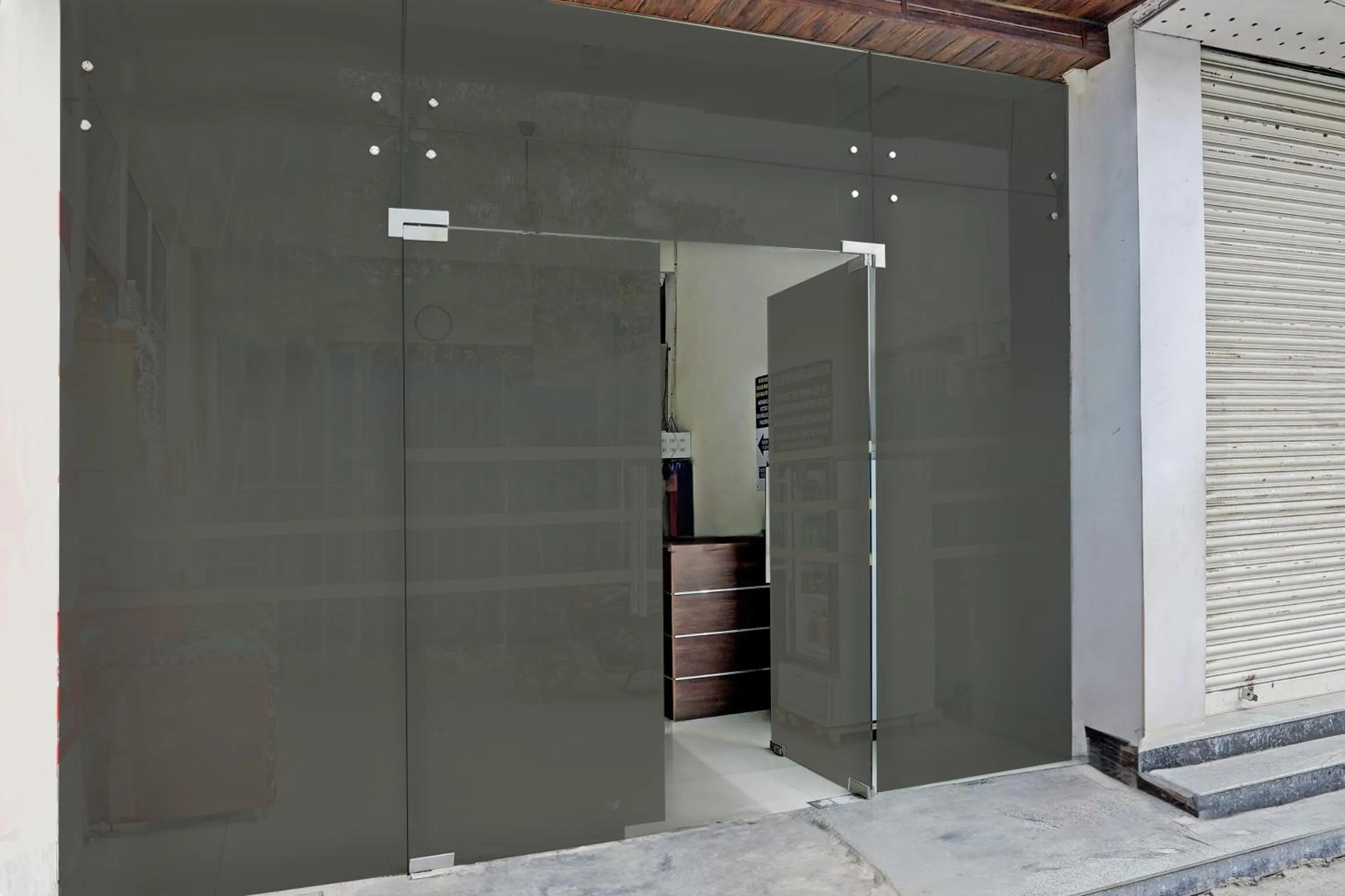 Facade/entrance in Hotel O Shiridi Residency