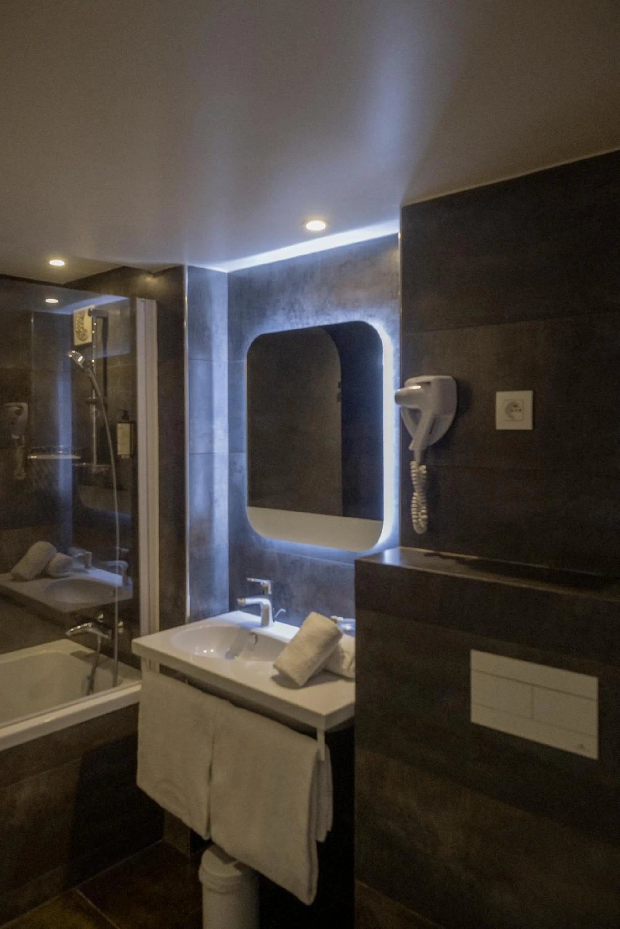 Bathroom in Best Western Allegro Nation