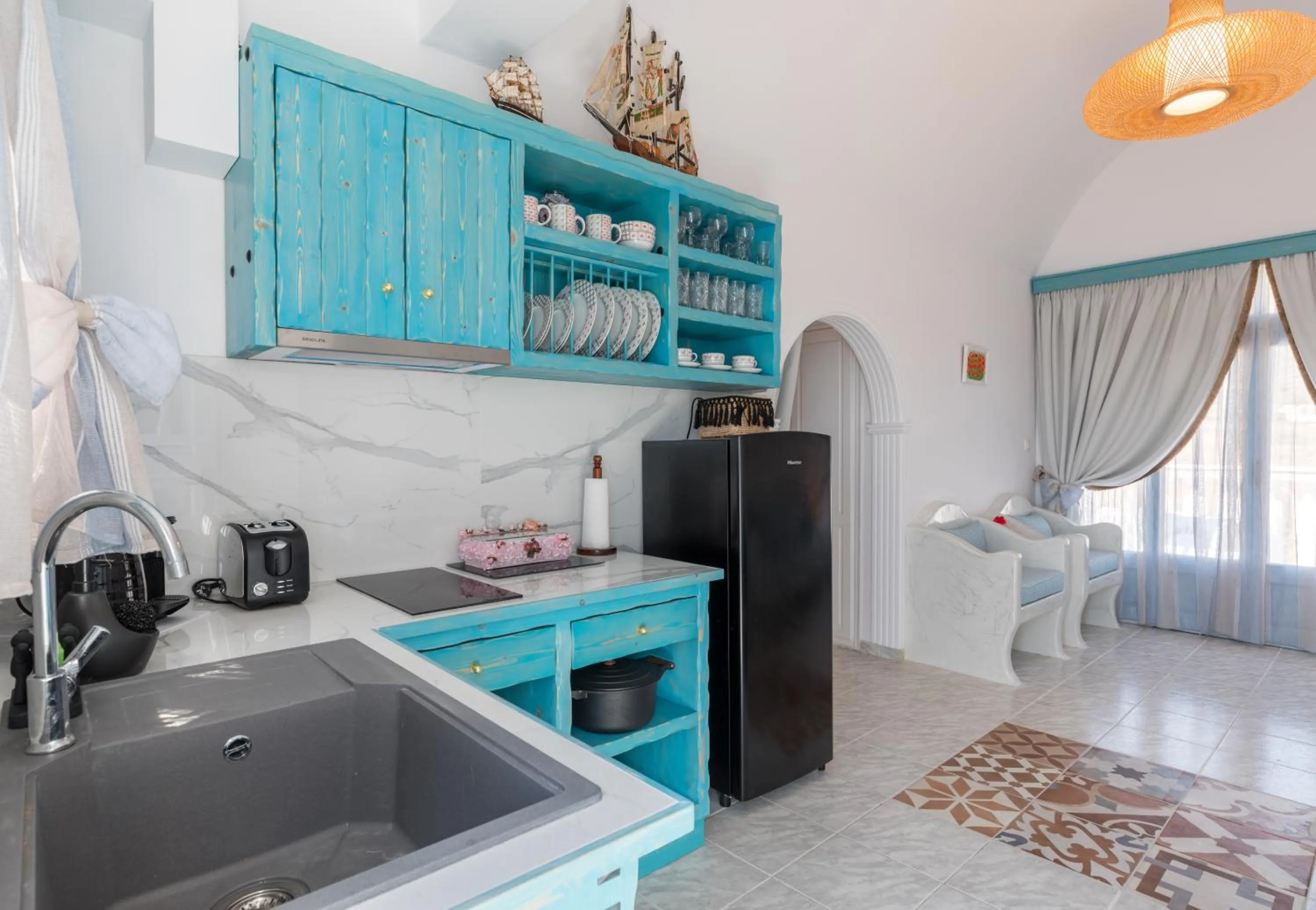 Kitchen or kitchenette in Starlight Luxury Seaside Villa & Suites