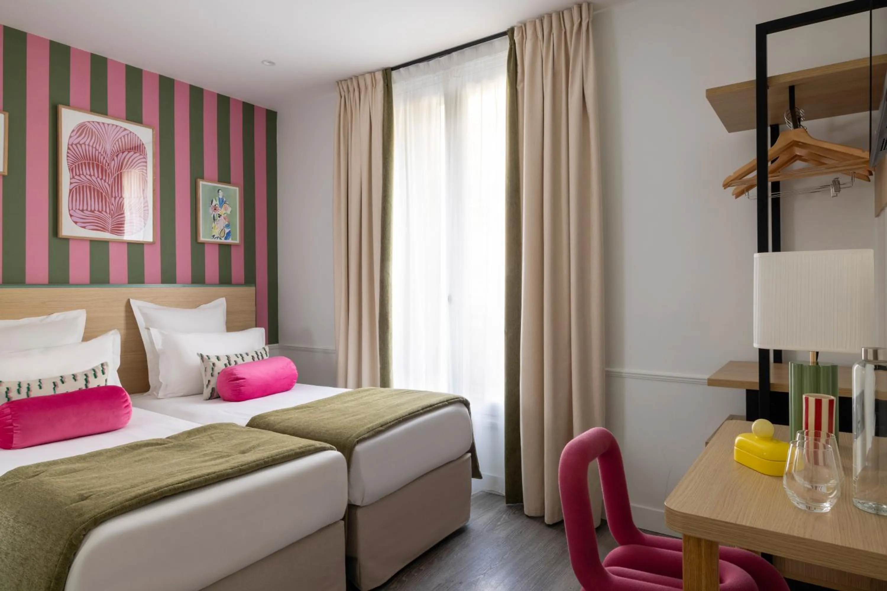 Bed in Hotel La Folie des Pres - Saint-Germain-des-Pres