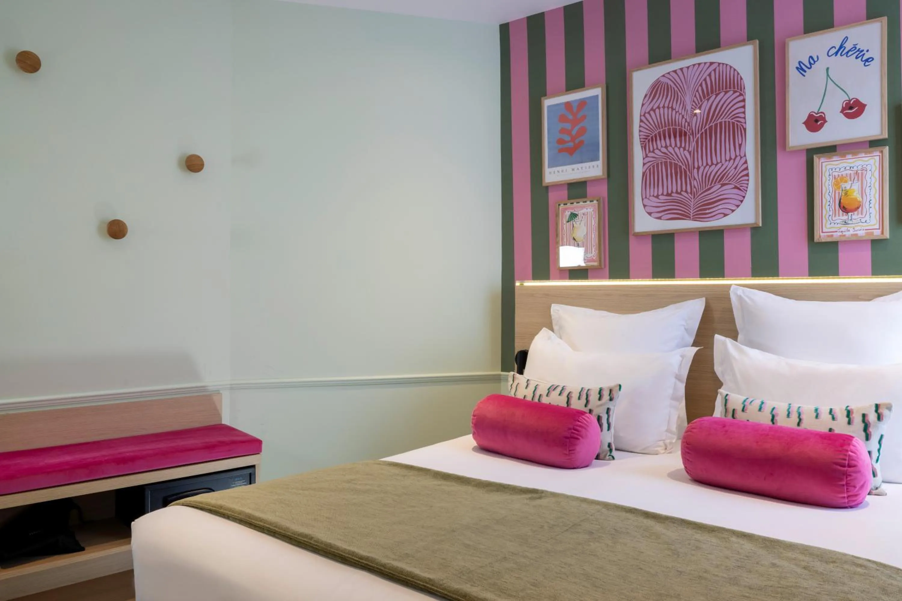 Bed in Hotel La Folie des Pres - Saint-Germain-des-Pres