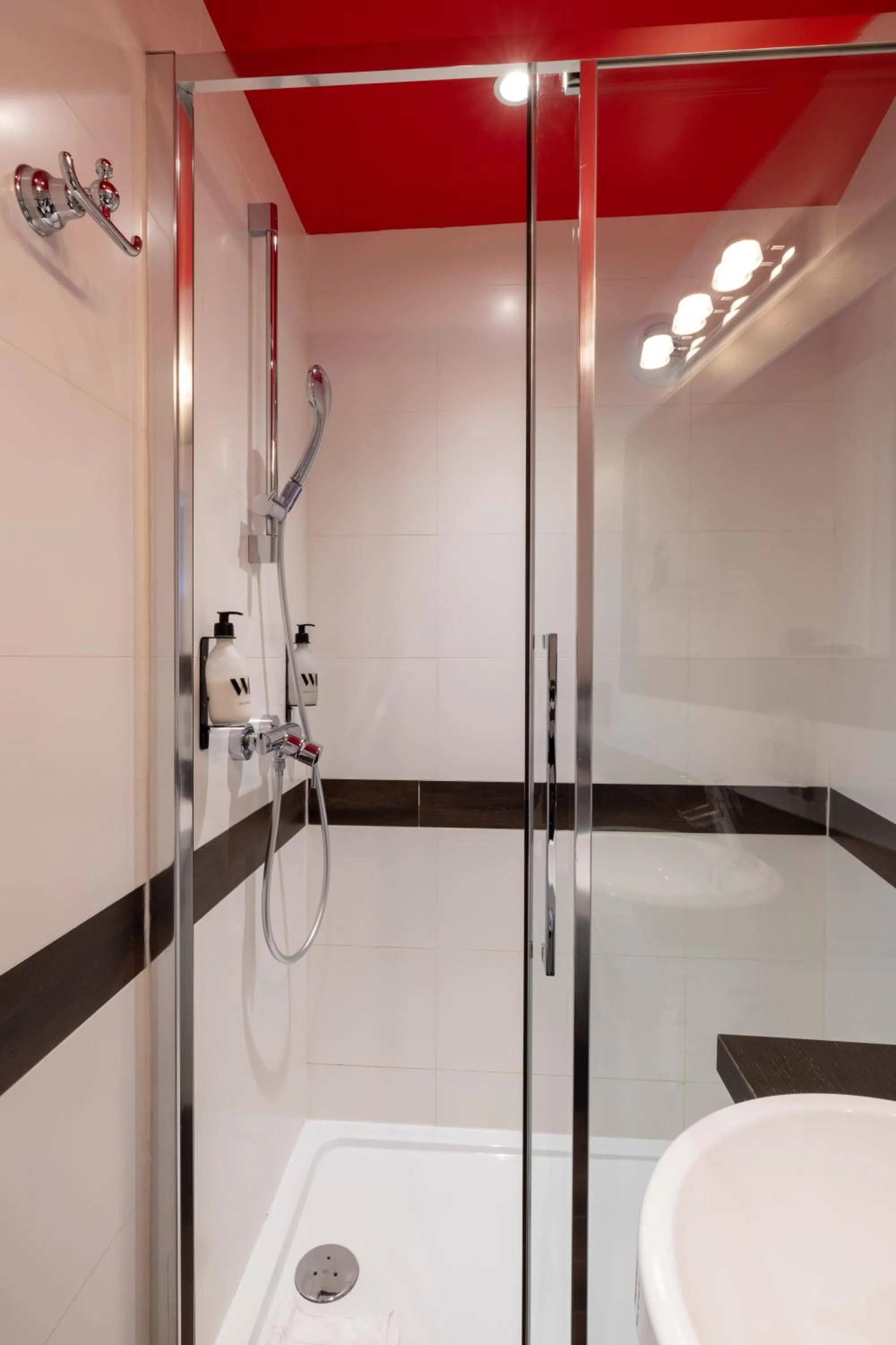 Shower in Hotel La Folie des Pres - Saint-Germain-des-Pres